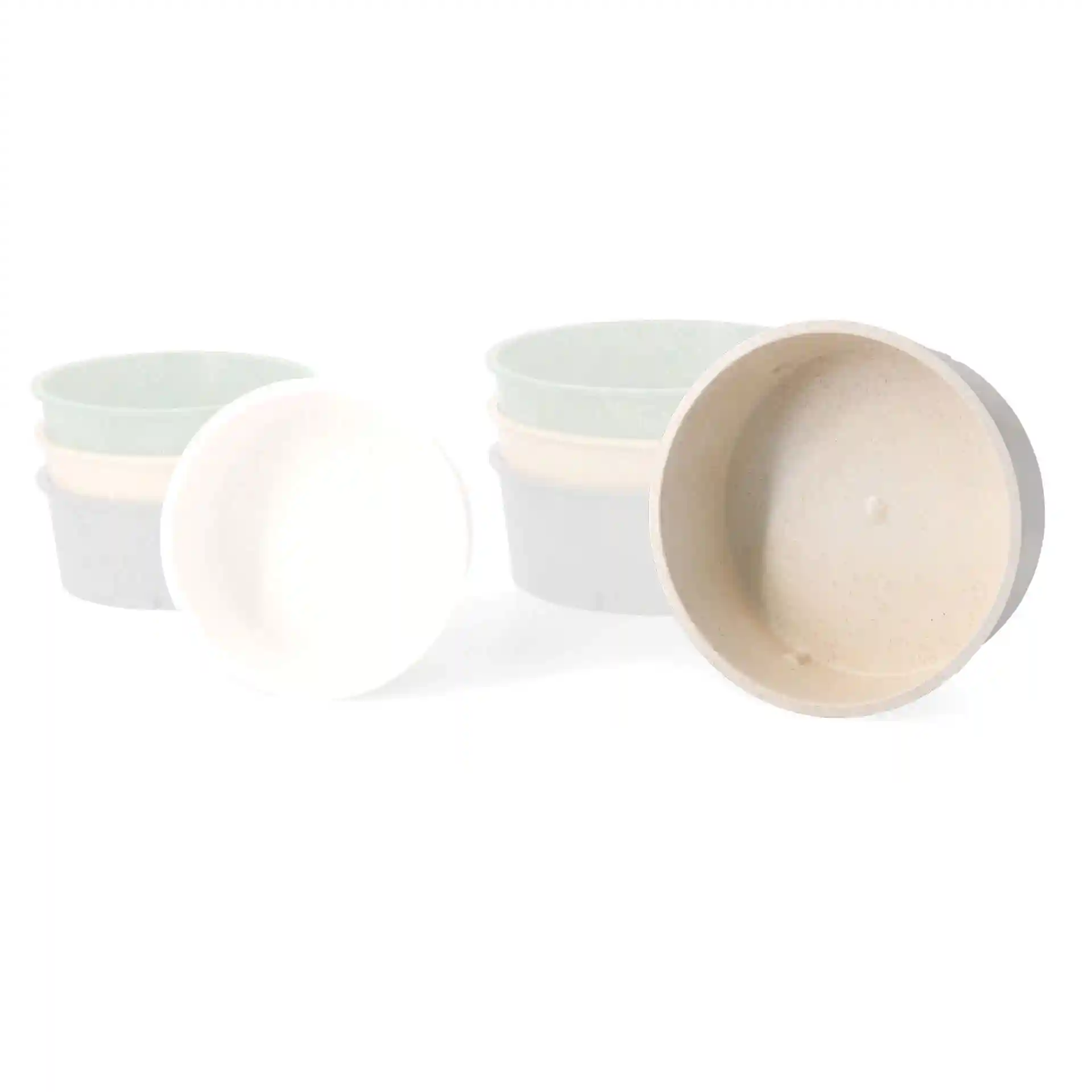 Image de plusieurs bols réutilisables en blanc crème, y compris un bol rond avec un intérieur et un extérieur visibles.