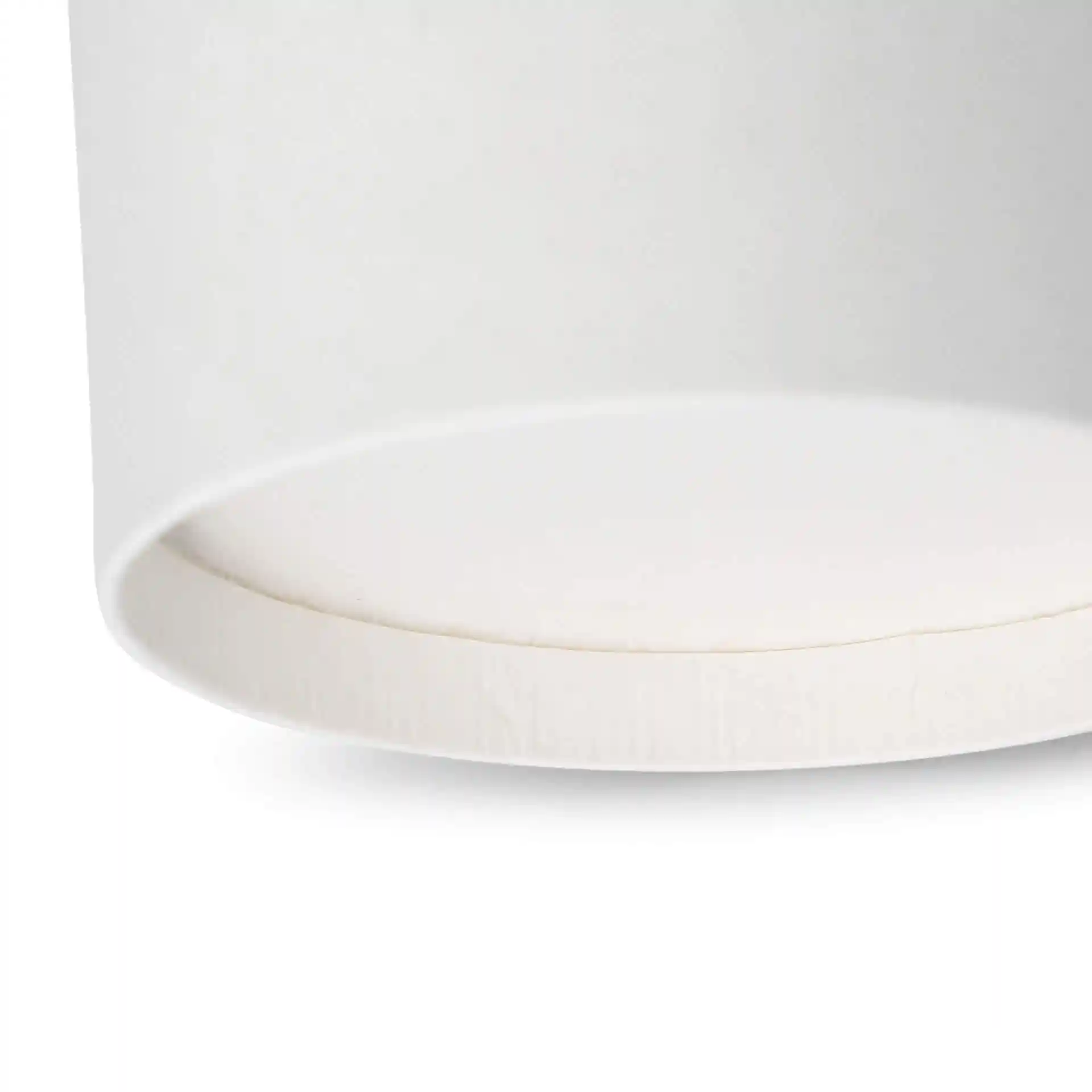 Conteneur à soupe à emporter en carton blanc de forme ronde et d'un diamètre de 115 mm.