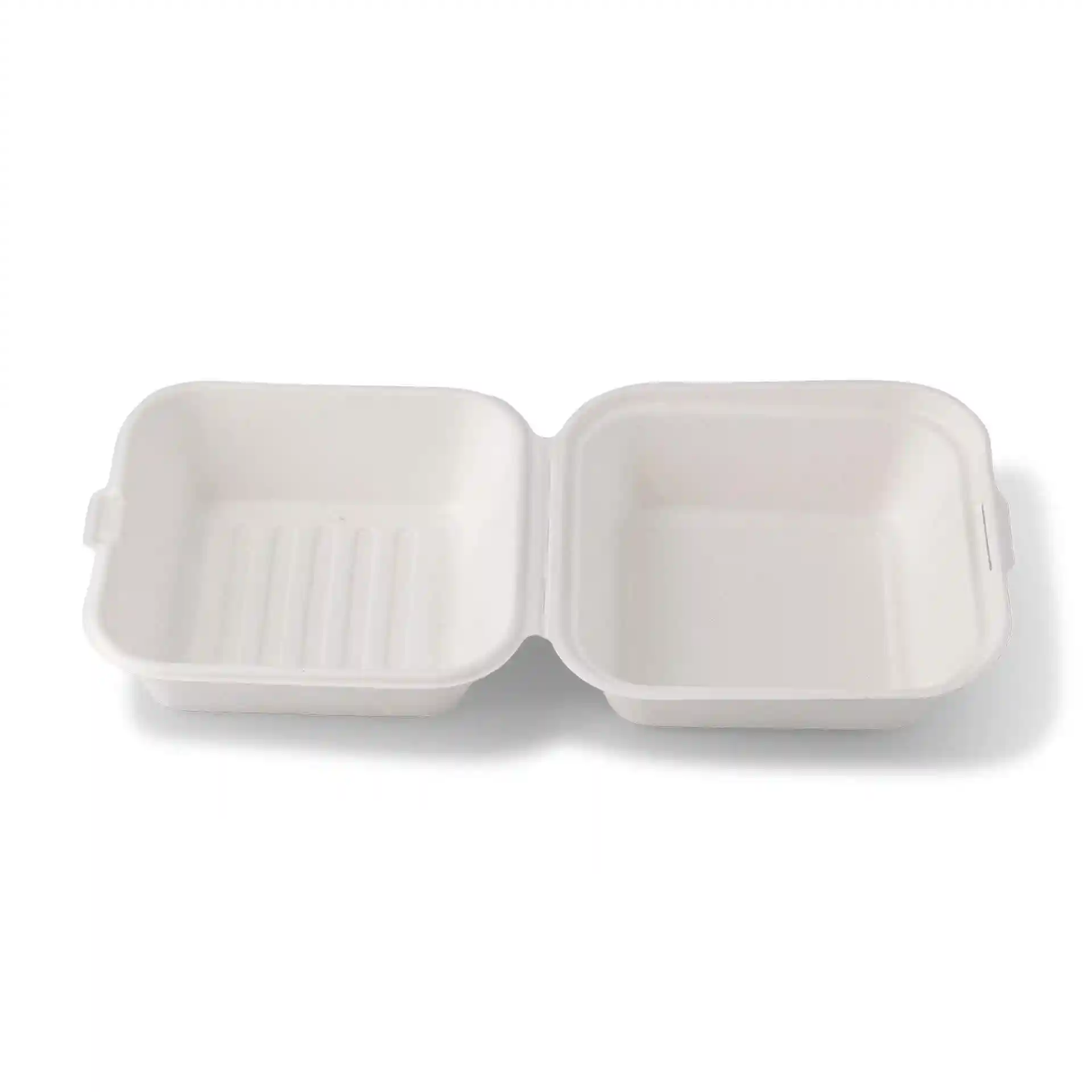 Boîte à burger en canne à sucre blanche avec deux compartiments, l'un avec des stries, mesurant 15 x 15 x 8 cm.
