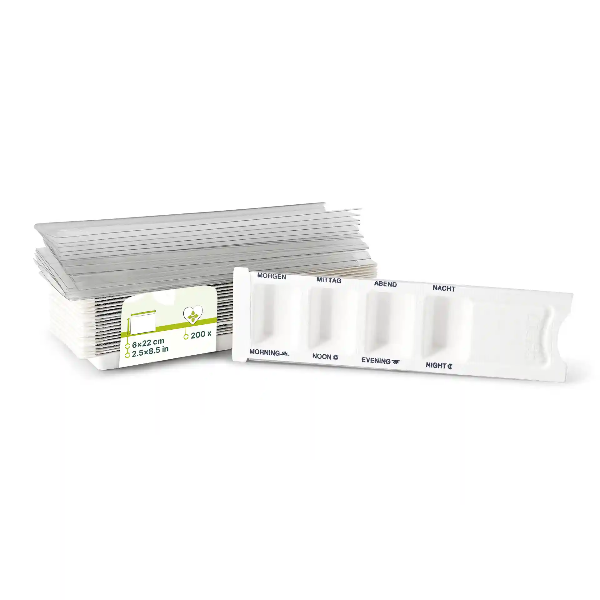 Distributeur de médicaments rectangulaire blanc avec quatre compartiments et un couvercle coulissant, à côté d'une pile de feuilles transparentes.