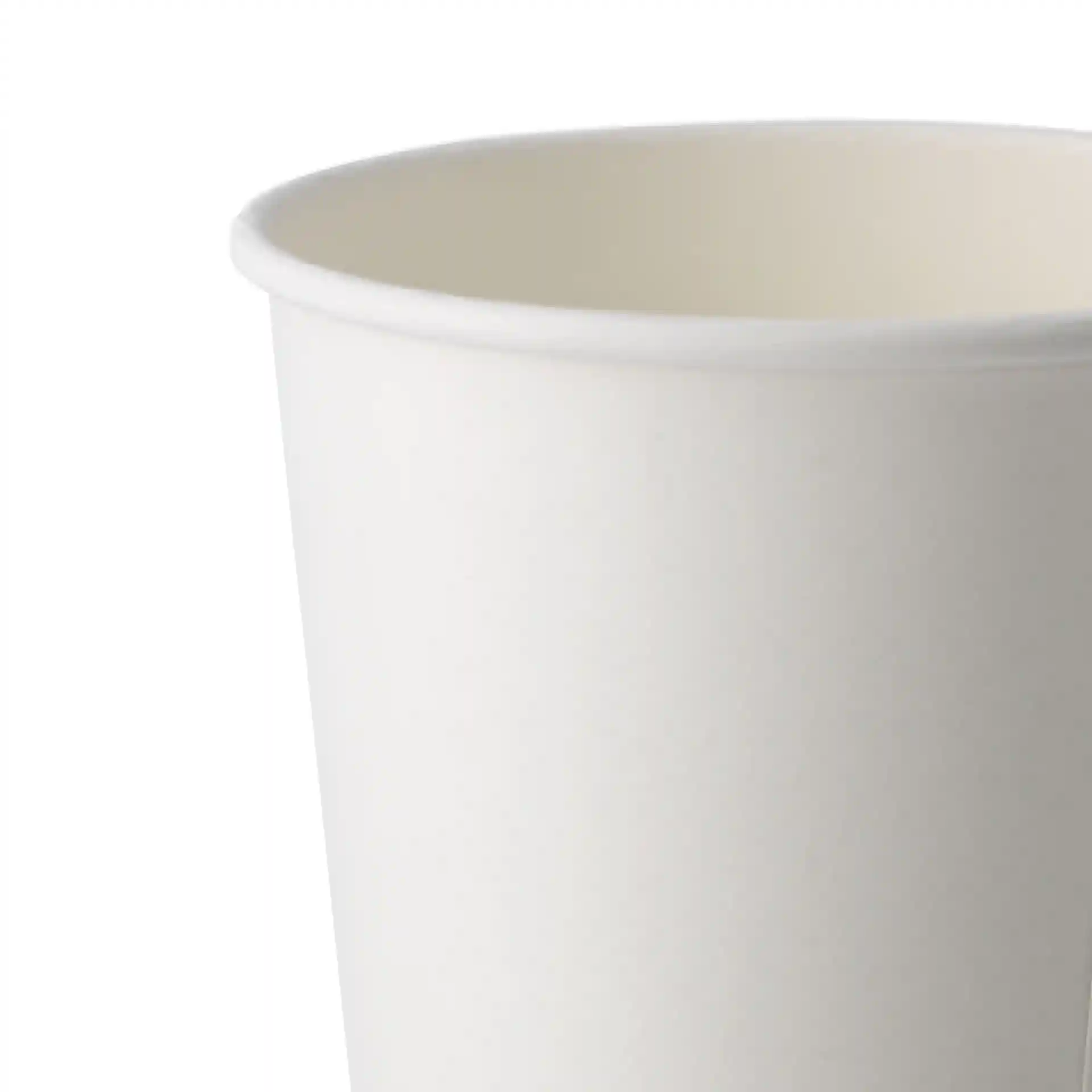 Gobelet en papier blanc à paroi simple, capacité de 500 ml et diamètre de 90 mm, montrant le bord supérieur et l'intérieur.