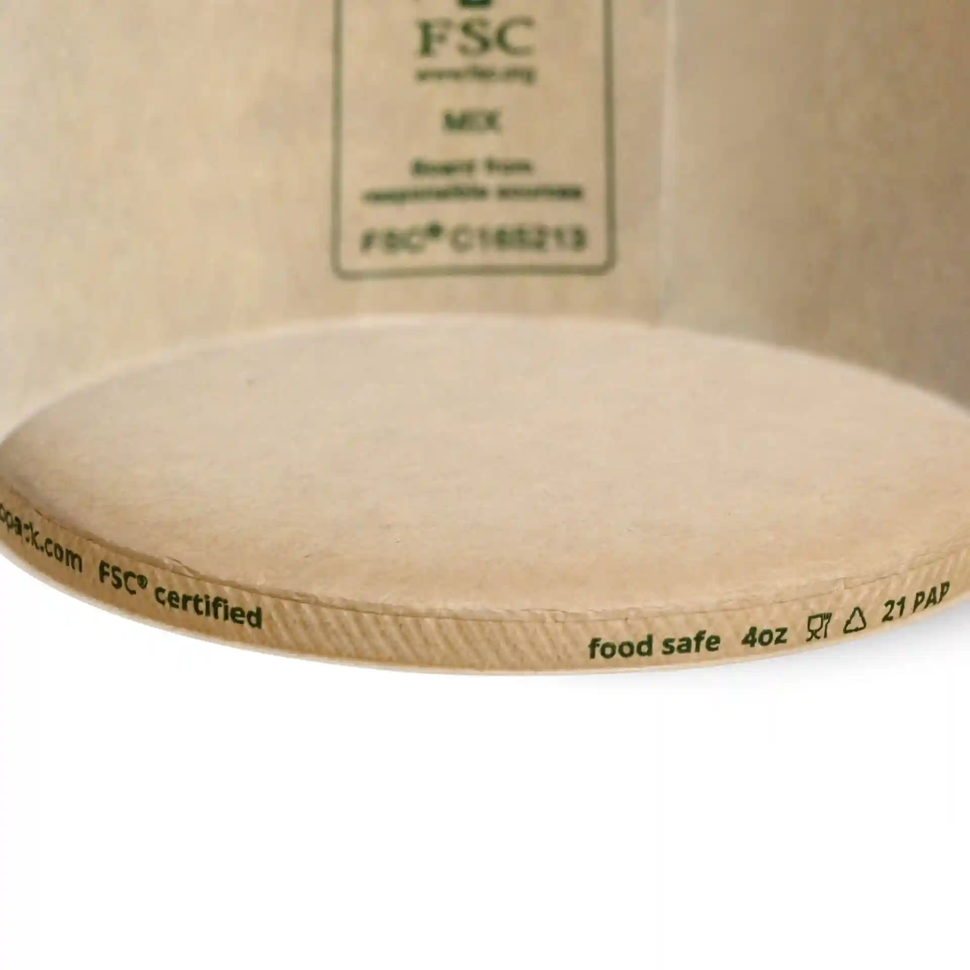 Gobelet en papier brun pour glace d'un diamètre de 92 mm et d'une hauteur de 42 mm, montrant les détails du fond et des côtés.
