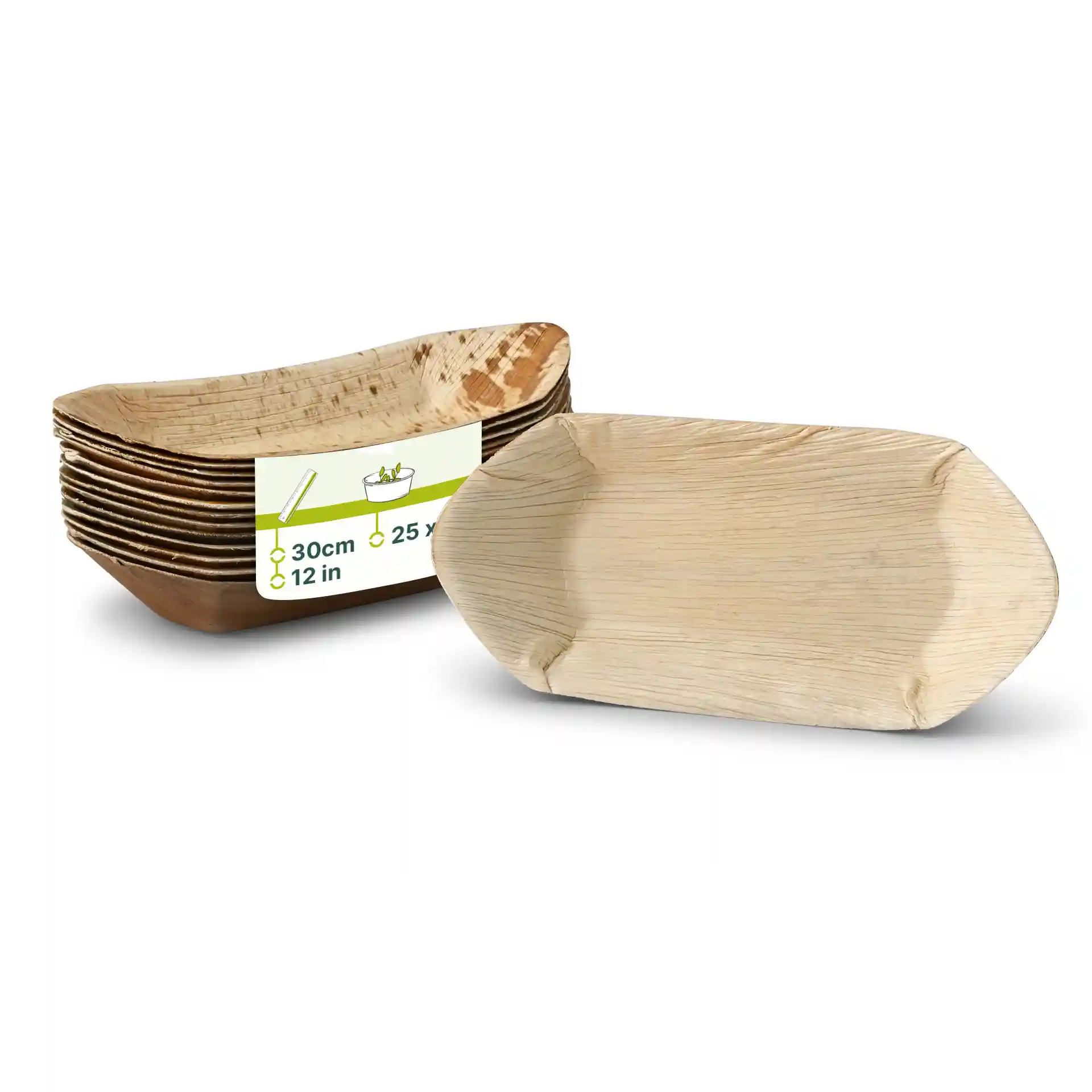 Assiettes en forme de bateau en feuille de palmier, couleur grain, une devant plusieurs empilées derrière.