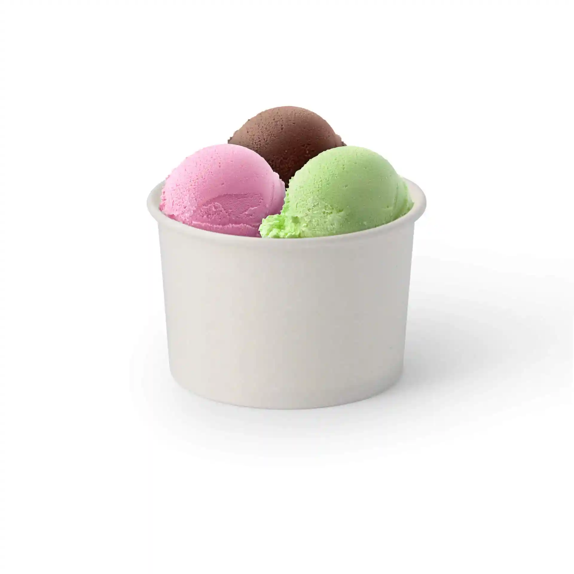 Gobelet en papier blanc rond contenant trois boules de glace : chocolat, fraise et menthe.