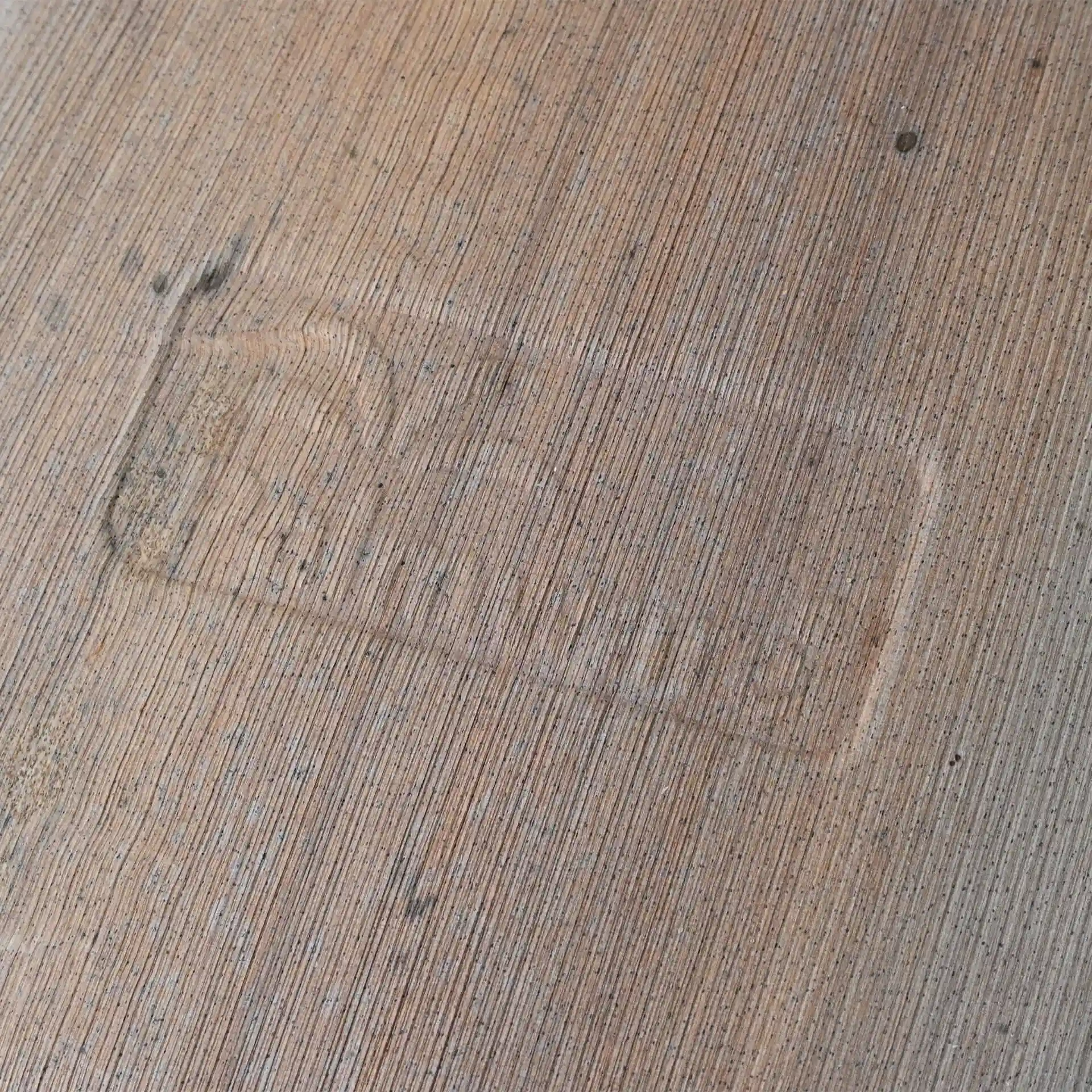 Image d'une surface texturée avec une forme rectangulaire en relief et de légères marques sur un bol en feuille de palmier.