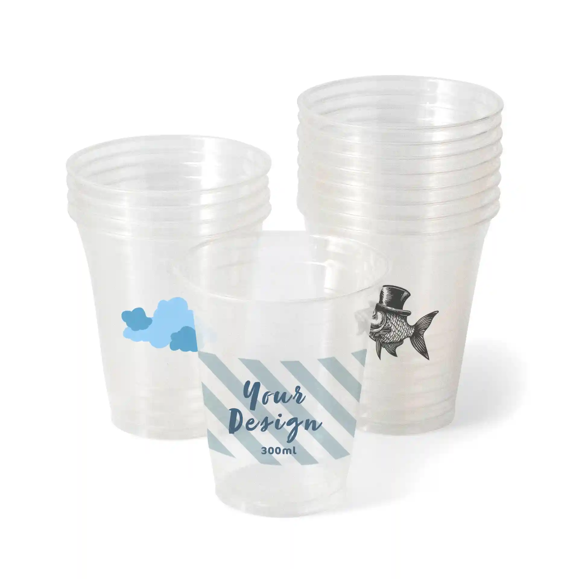 Gobelets en plastique transparent avec divers motifs, y compris des nuages et des poissons, empilés, capacité de 300 ml.
