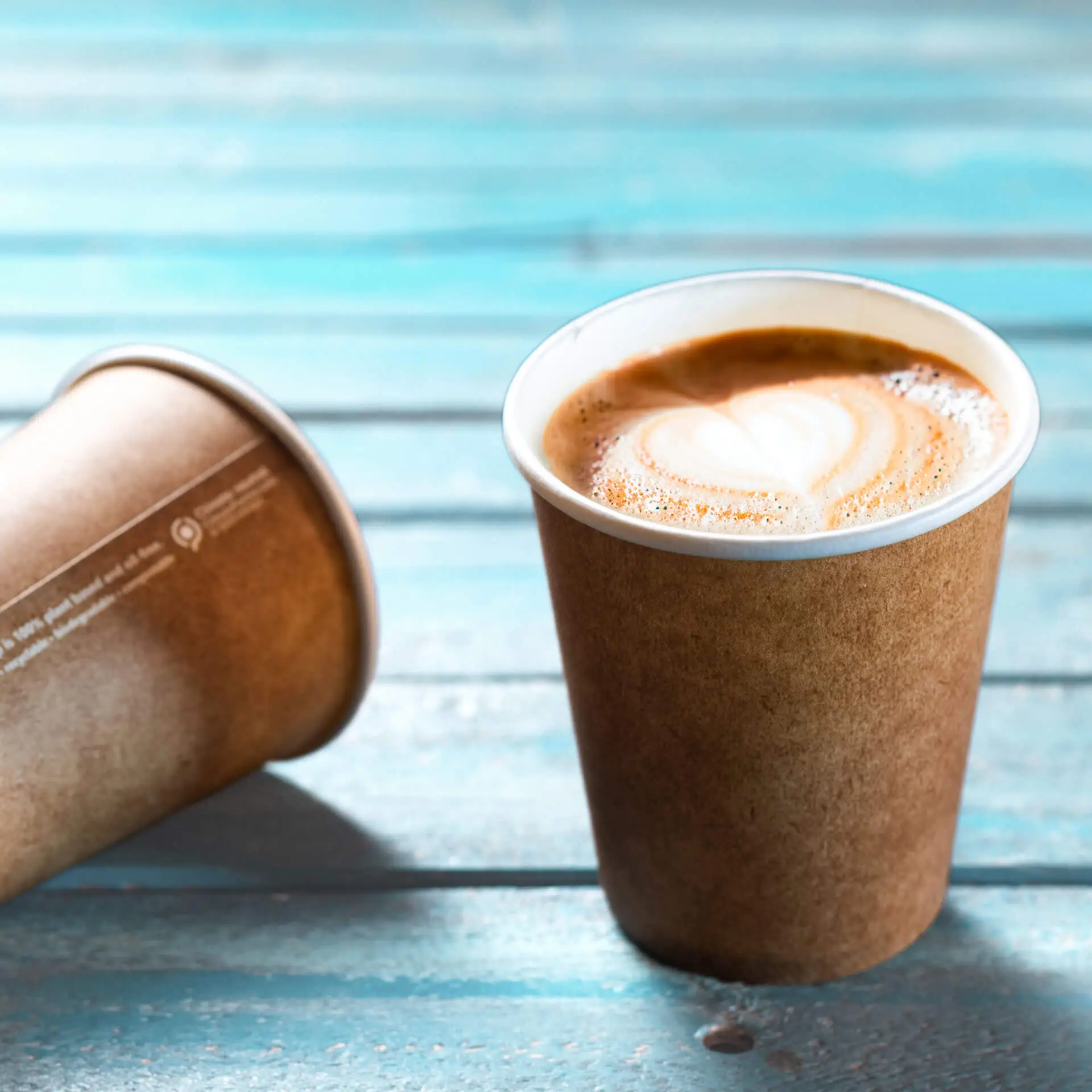 Gobelet en carton kraft brun, 20 cl / 8 oz, Ø 80 mm dhd04526-pappbecher-200-ml-8-oz-80-mm-braun-innen-weiss-5