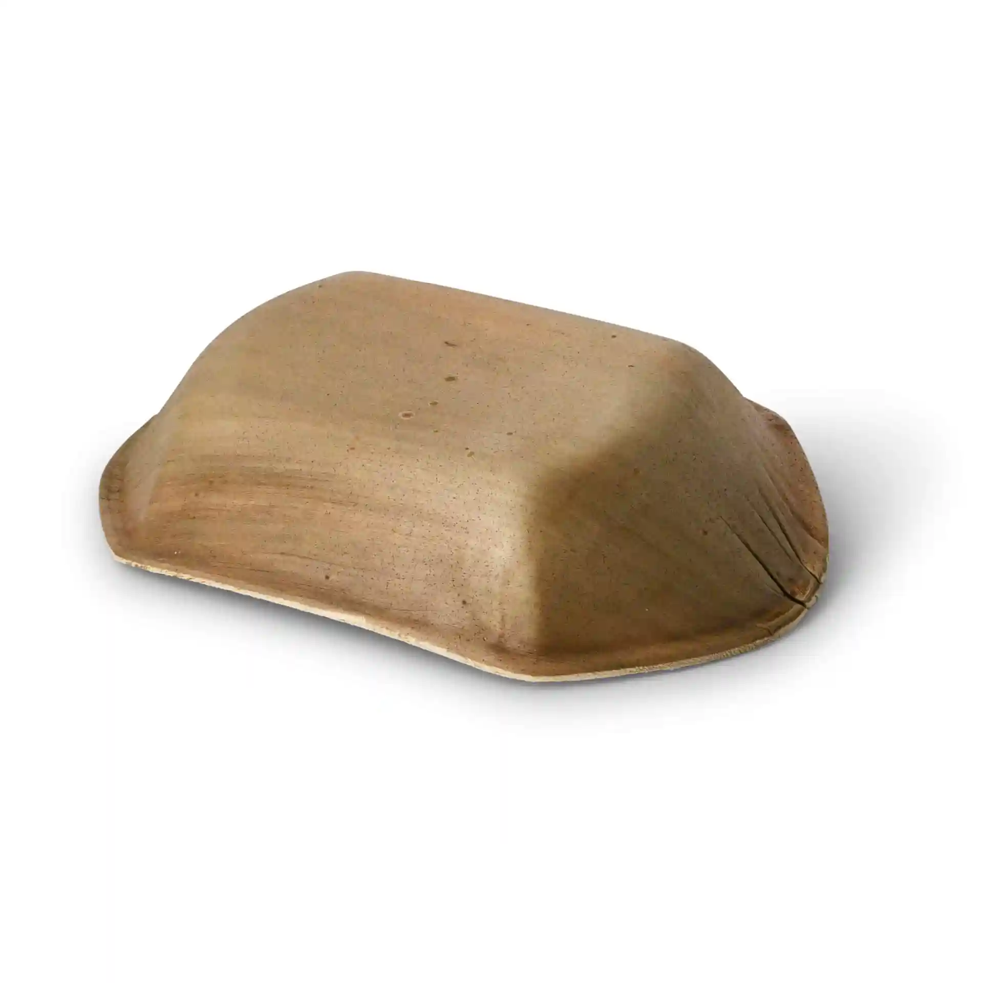 Bateau en feuille de palmier profond de couleur bois, mesurant 20 cm de long, 11,8 cm de large et 4,7 cm de haut.