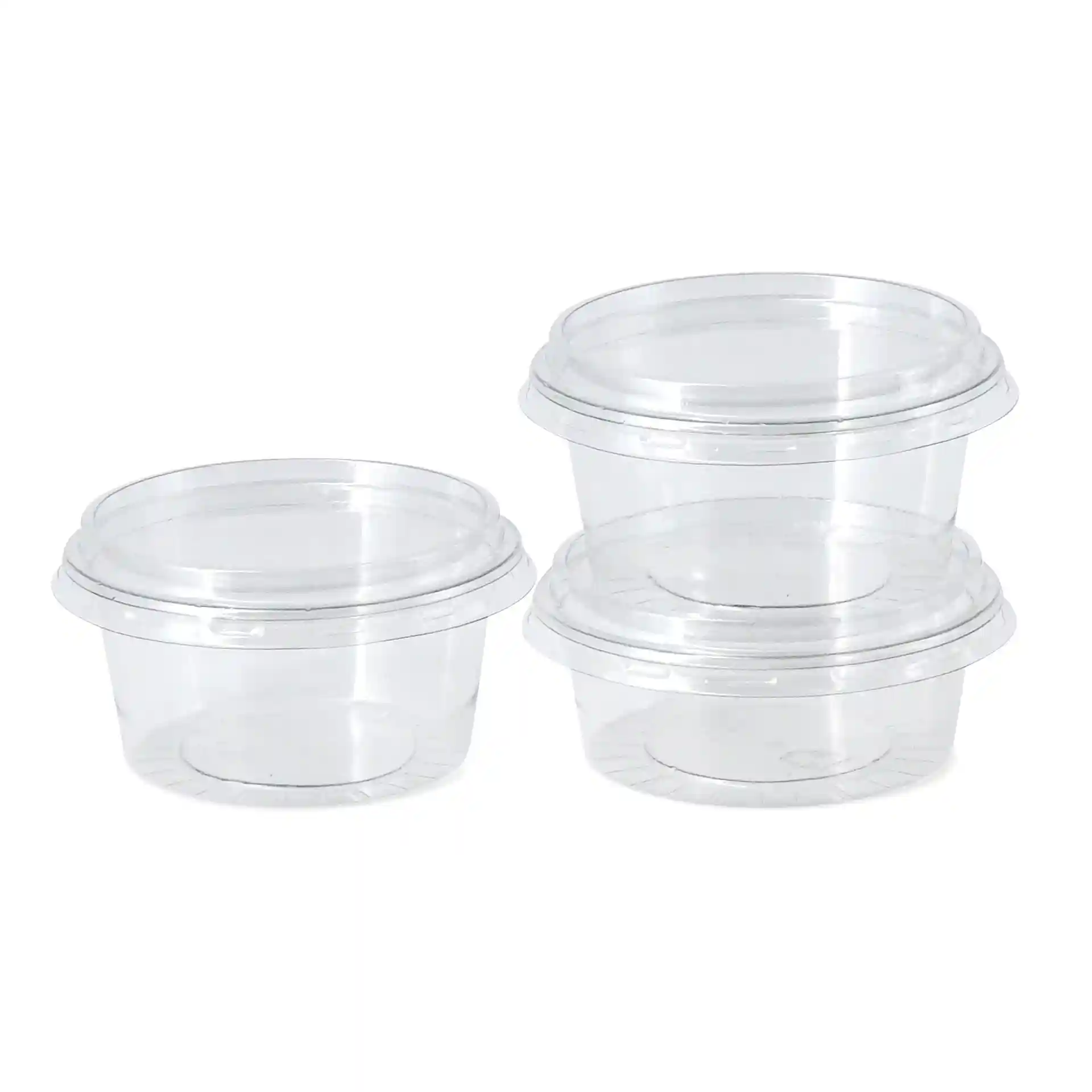 Trois pots à sauce en rPET transparents de 75 mm de diamètre et 34 mm de hauteur, empilés ensemble.