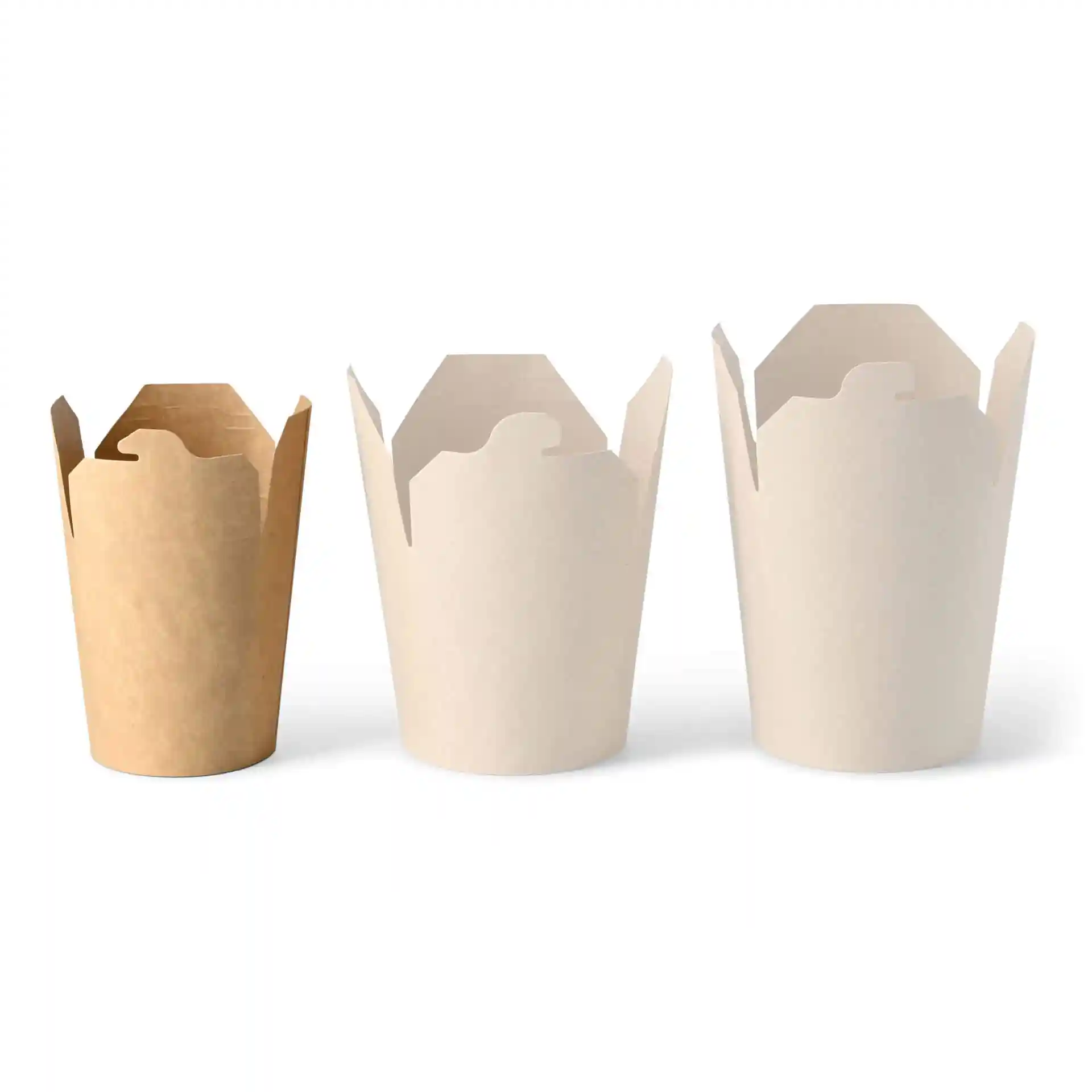 Image de trois boîtes à nouilles rondes en carton brun et blanc, de tailles variées, avec des bords évasés et des ouvertures.