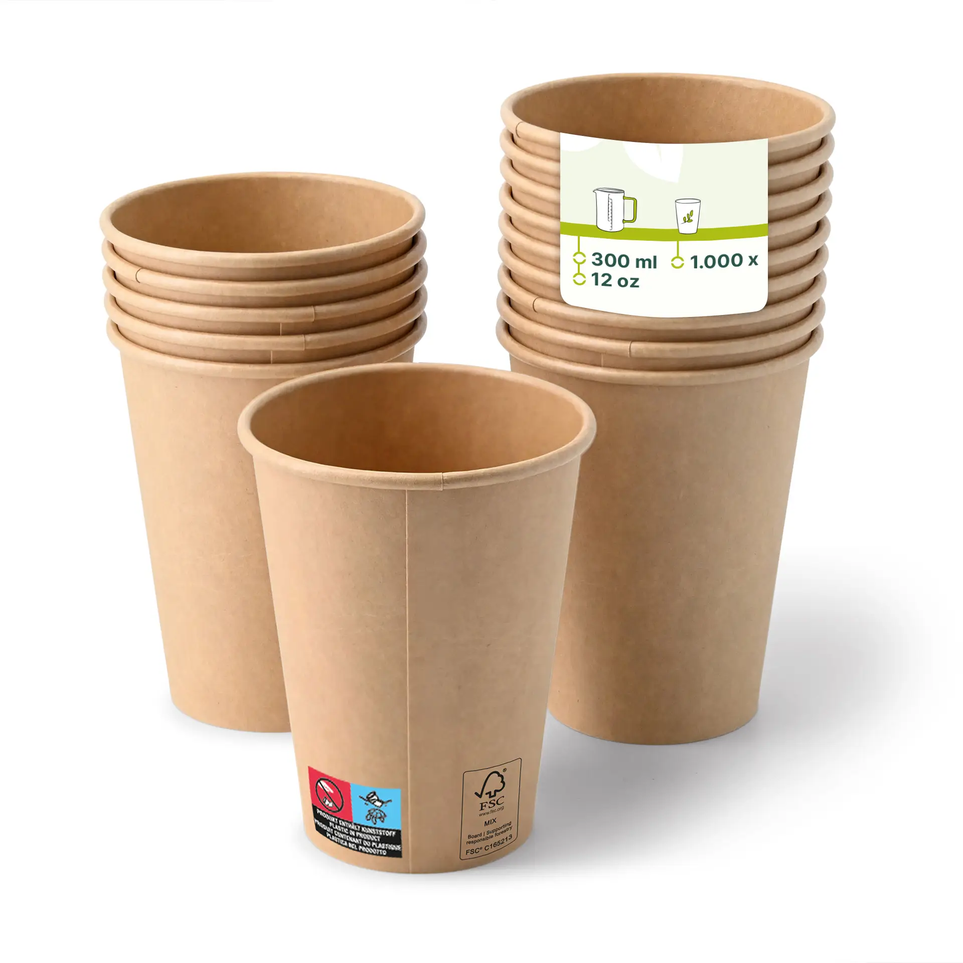 Des gobelets en papier brun empilés, avec un gobelet devant doté d'un revêtement PE. Une étiquette avec des marquages est visible sur le gobelet du haut.
