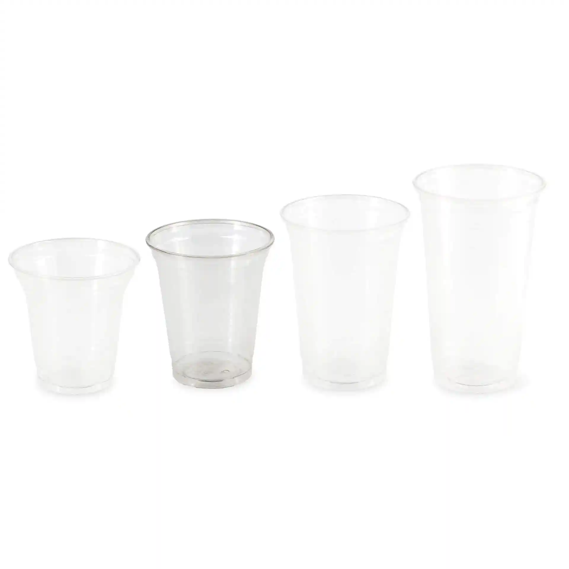 Quatre gobelets transparents en rPET de tailles variées, disposés du plus petit au plus grand.