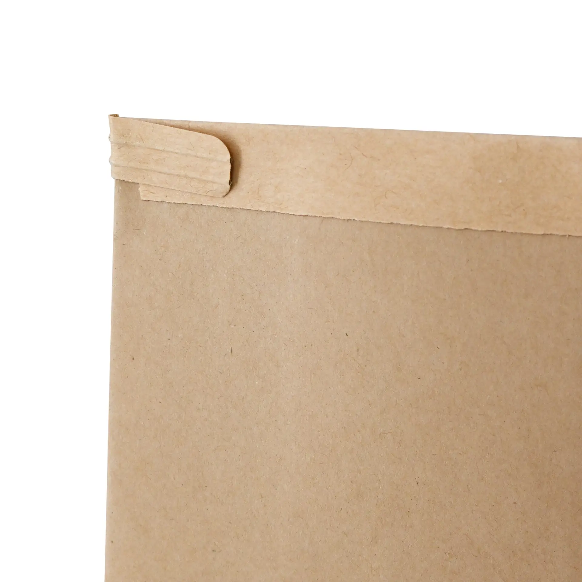 Sac en papier kraft brun avec fermeture à attache métallique, montrant le bord supérieur et les détails de fermeture.