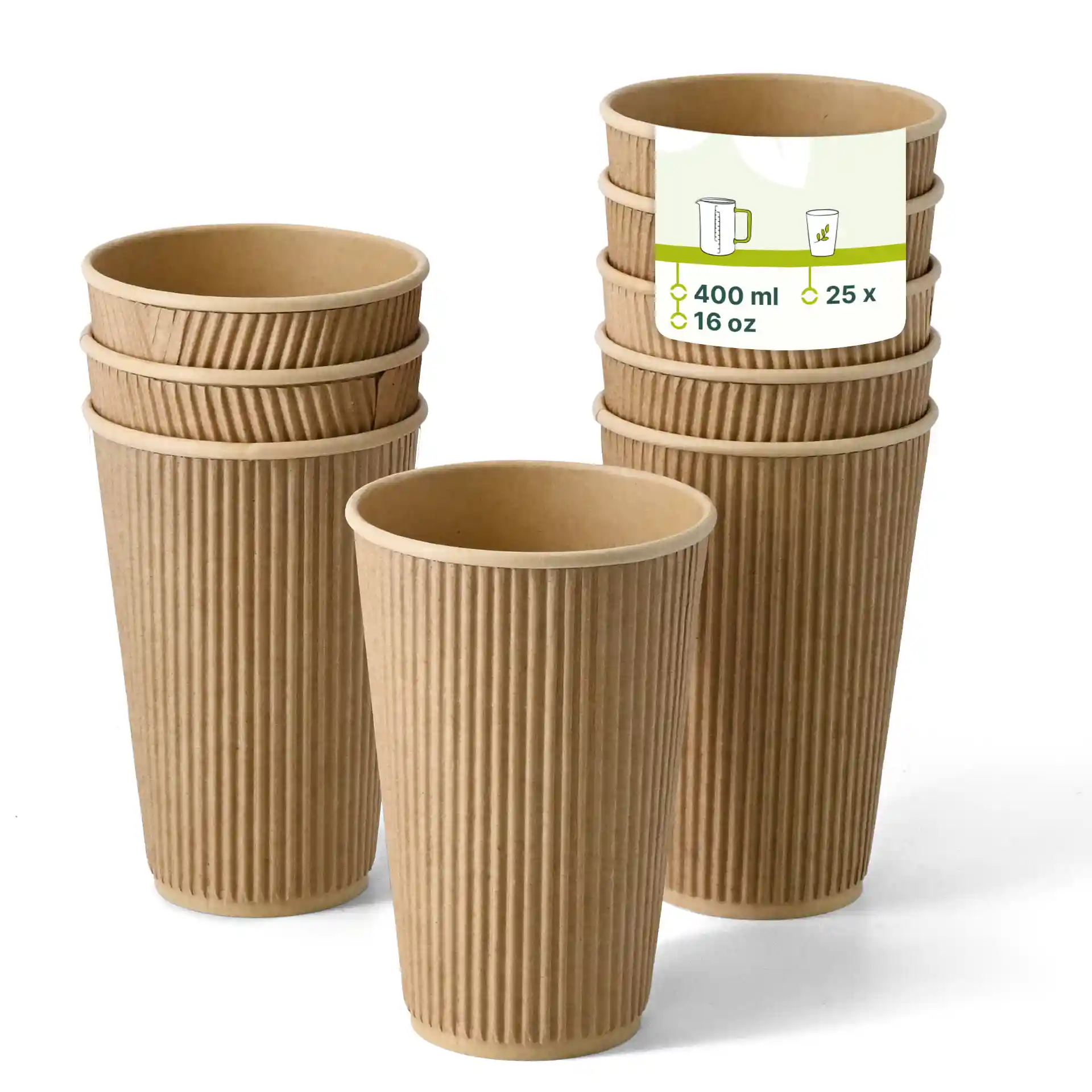Gobelets en papier brun à rainures empilés, avec un gobelet devant, montrant une étiquette avec des détails de capacité et de quantité.