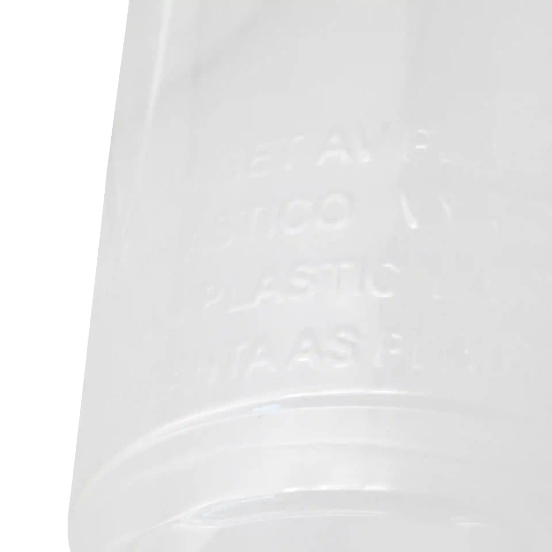 Gobelet en plastique transparent de 20 oz en PLA, montrant une surface lisse et une légère courbure à la base.
