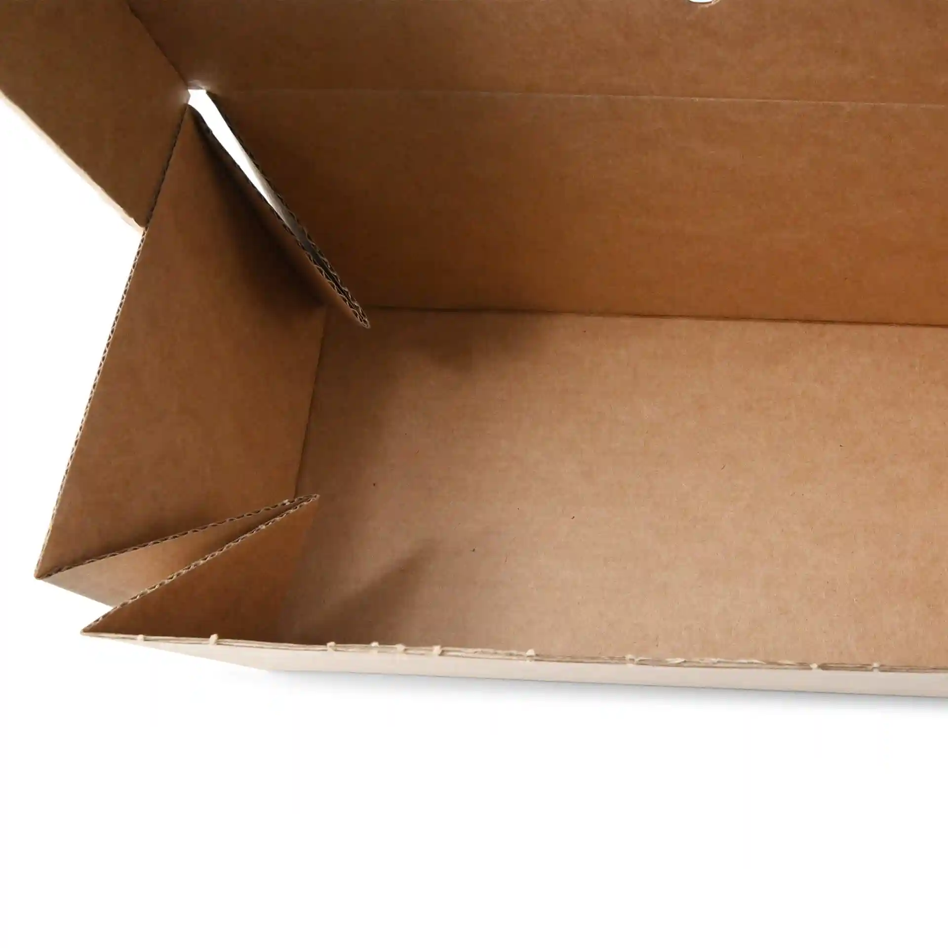Vue intérieure d'une boîte à emporter double burger en carton brun, montrant sa forme rectangulaire et son design pliable.