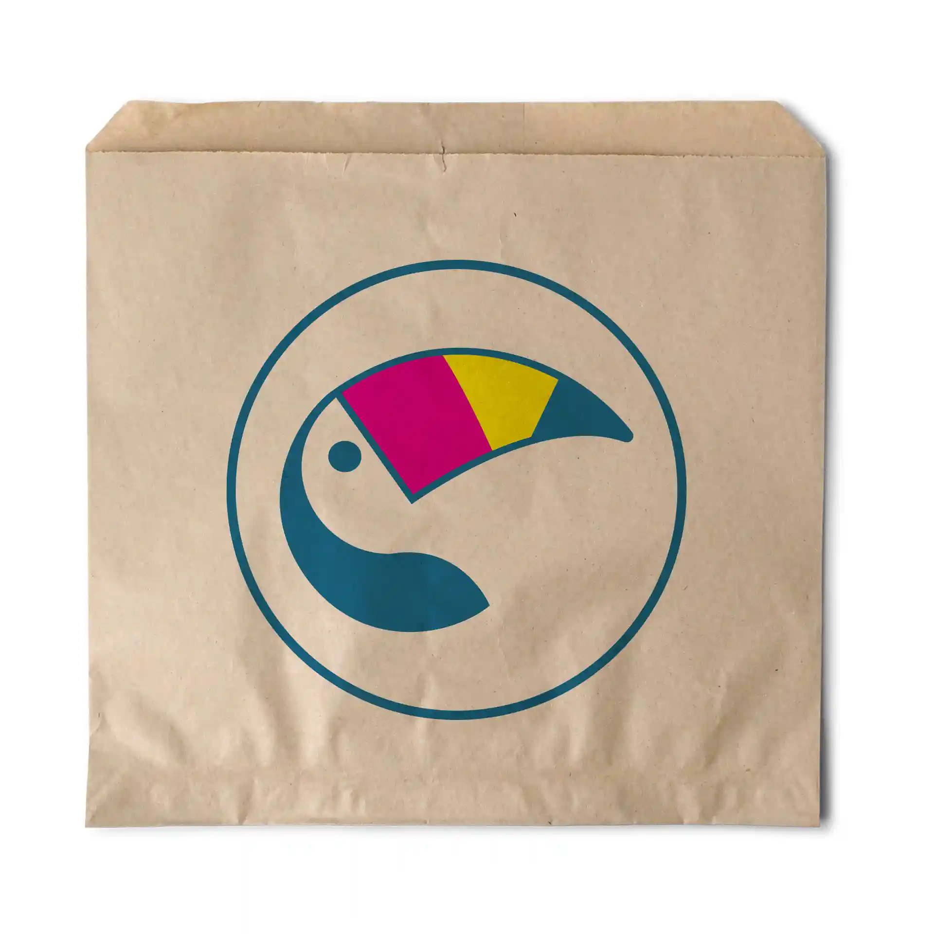 Sac plat marron avec un design circulaire présentant un oiseau stylisé en bleu, rose et jaune.