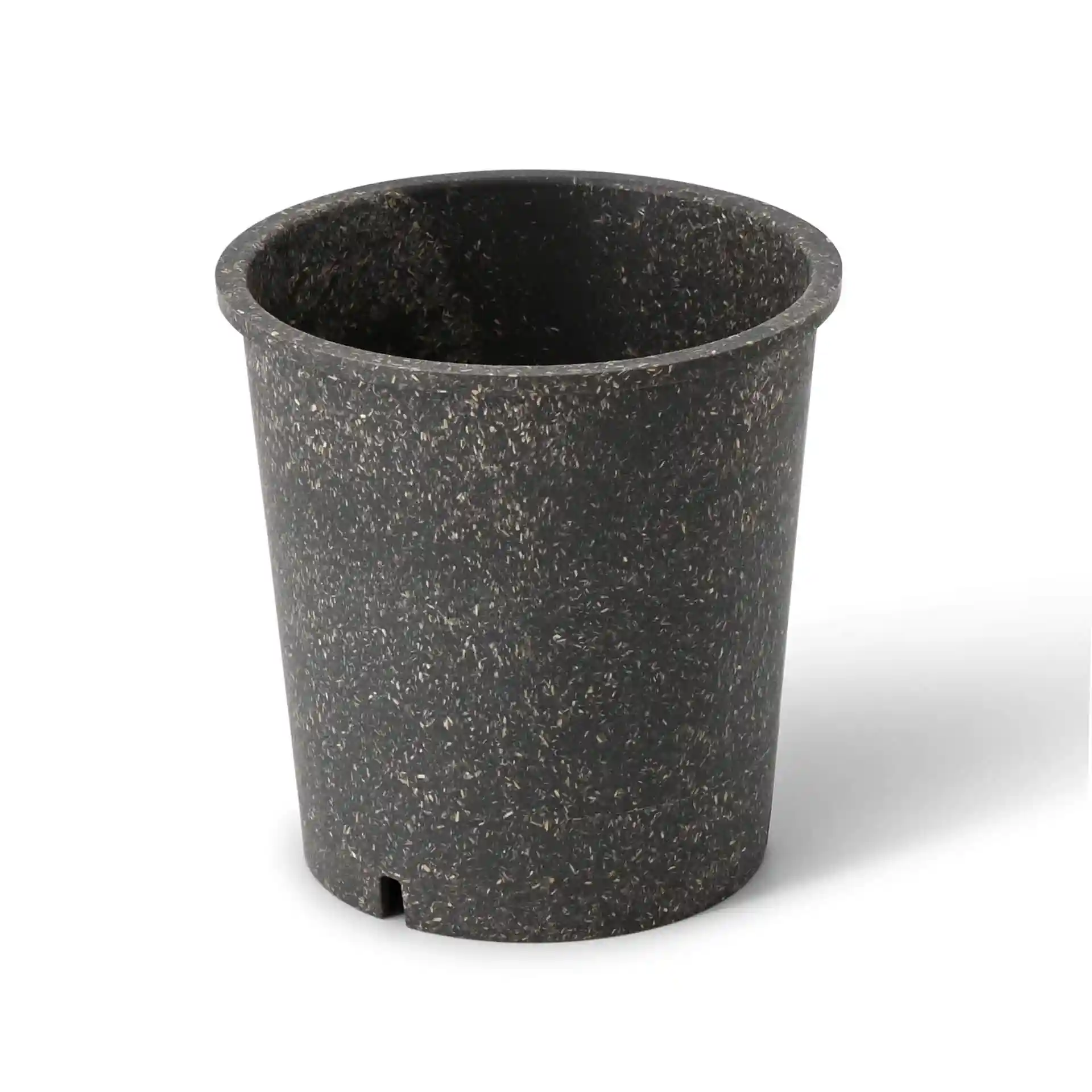 Gobelet rond gris réutilisable en composé bio, capacité de 400 ml, avec un trou de drainage au fond.