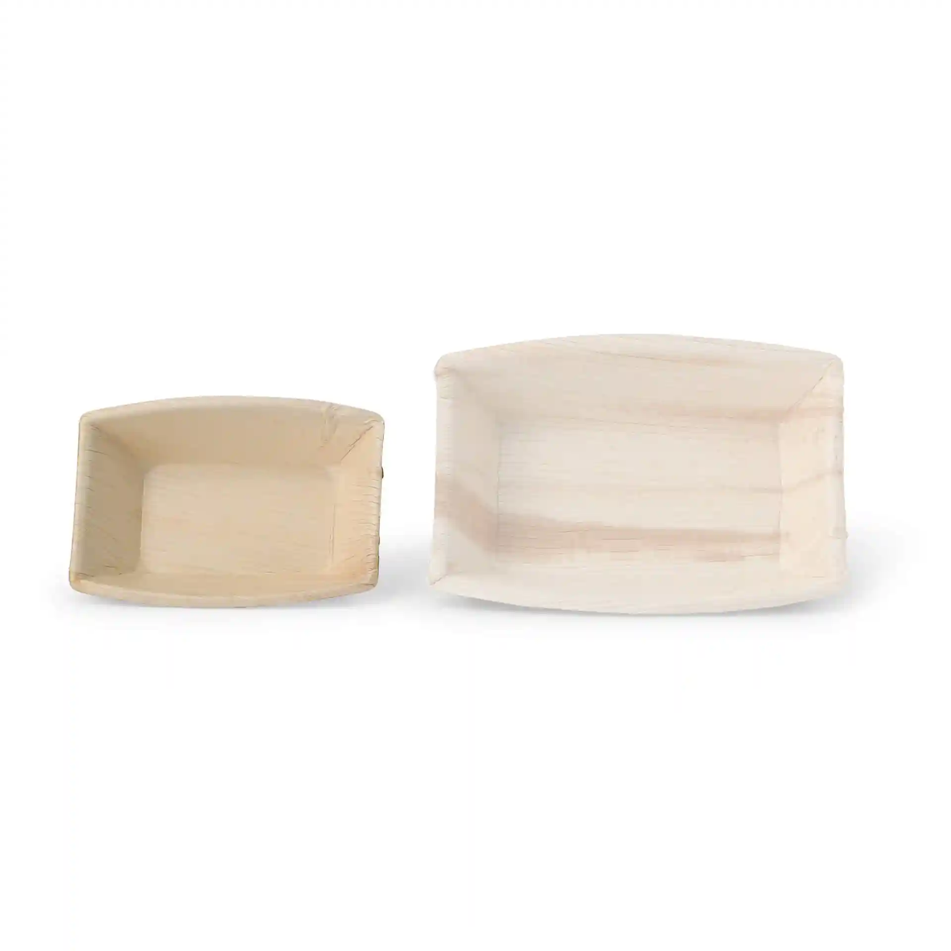 Bols rectangulaires en feuille de palmier de deux tailles, un plus grand et un plus petit, avec une couleur de grain naturel.