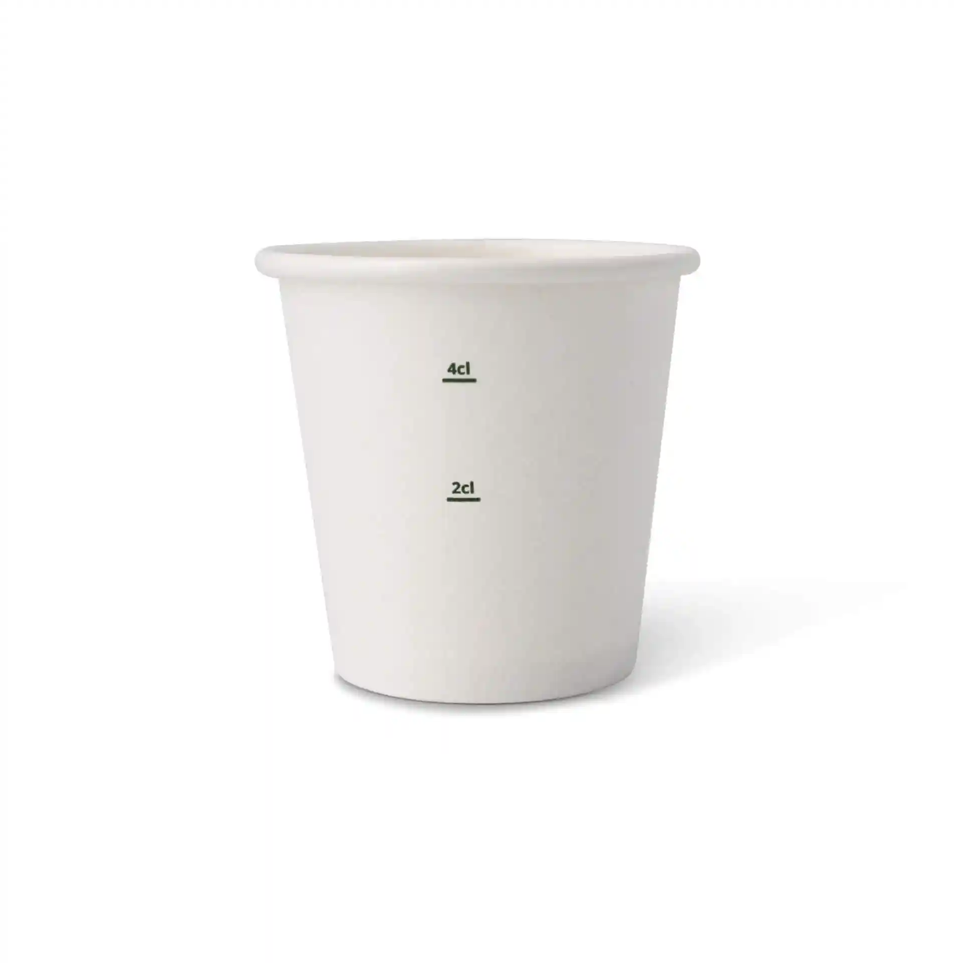 Gobelet en papier blanc avec des repères de mesure pour 2 cl et 4 cl, forme ronde, en carton.
