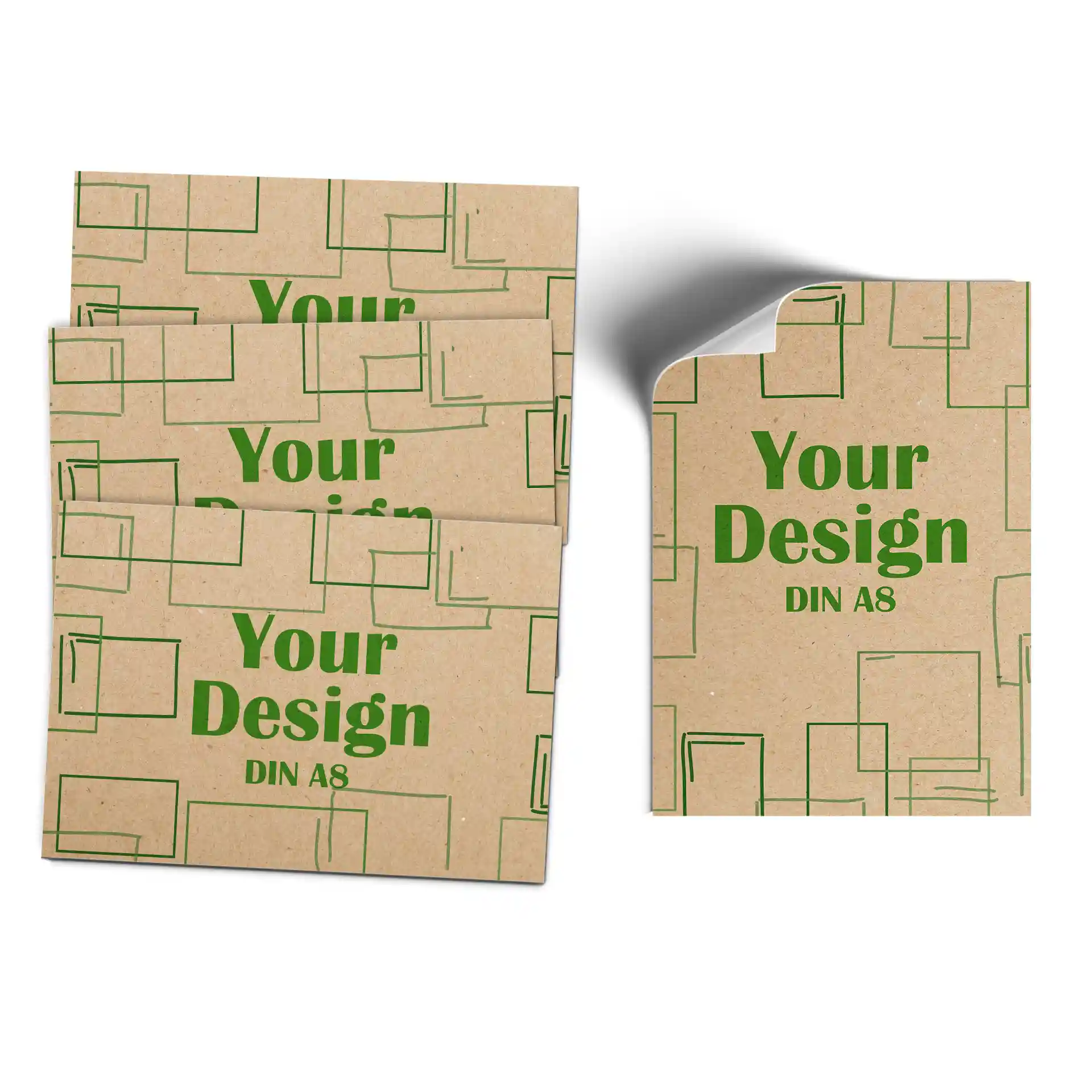 Étiquettes en papier kraft brun au format rectangulaire DIN A8, avec des éléments de design imprimés en vert.