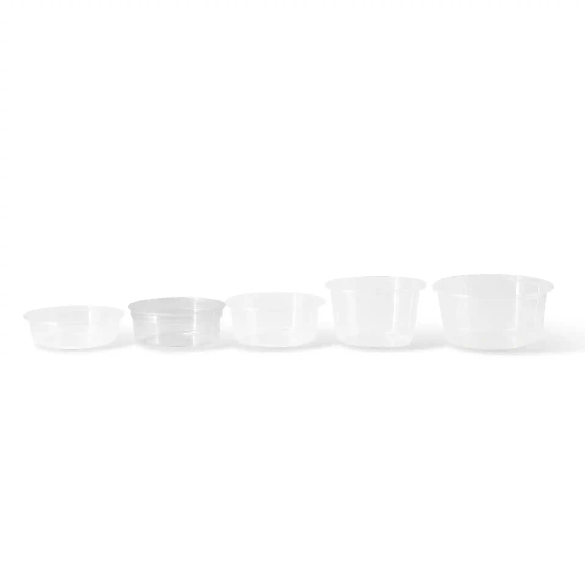 Ensemble de cinq contenants ronds transparents de différentes tailles, le plus grand mesurant 117 mm de diamètre.