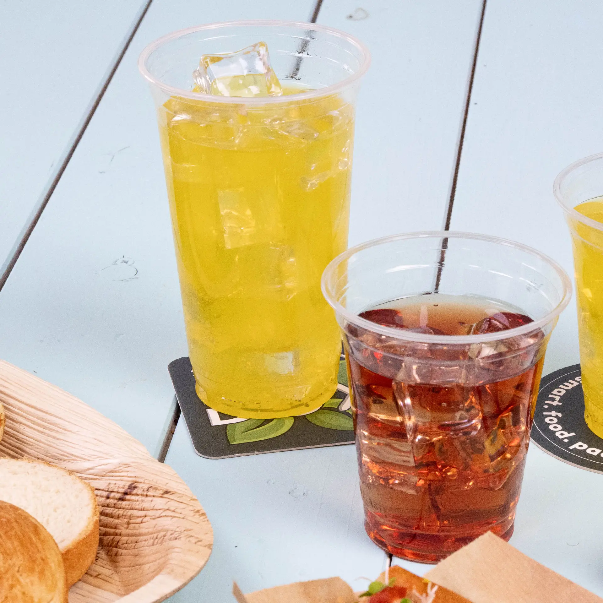 Gobelet biodégradable en PLA de 20 oz pour boissons froides; dimensions 95 mm de diamètre, 151 mm de hauteur et 60 mm de base.