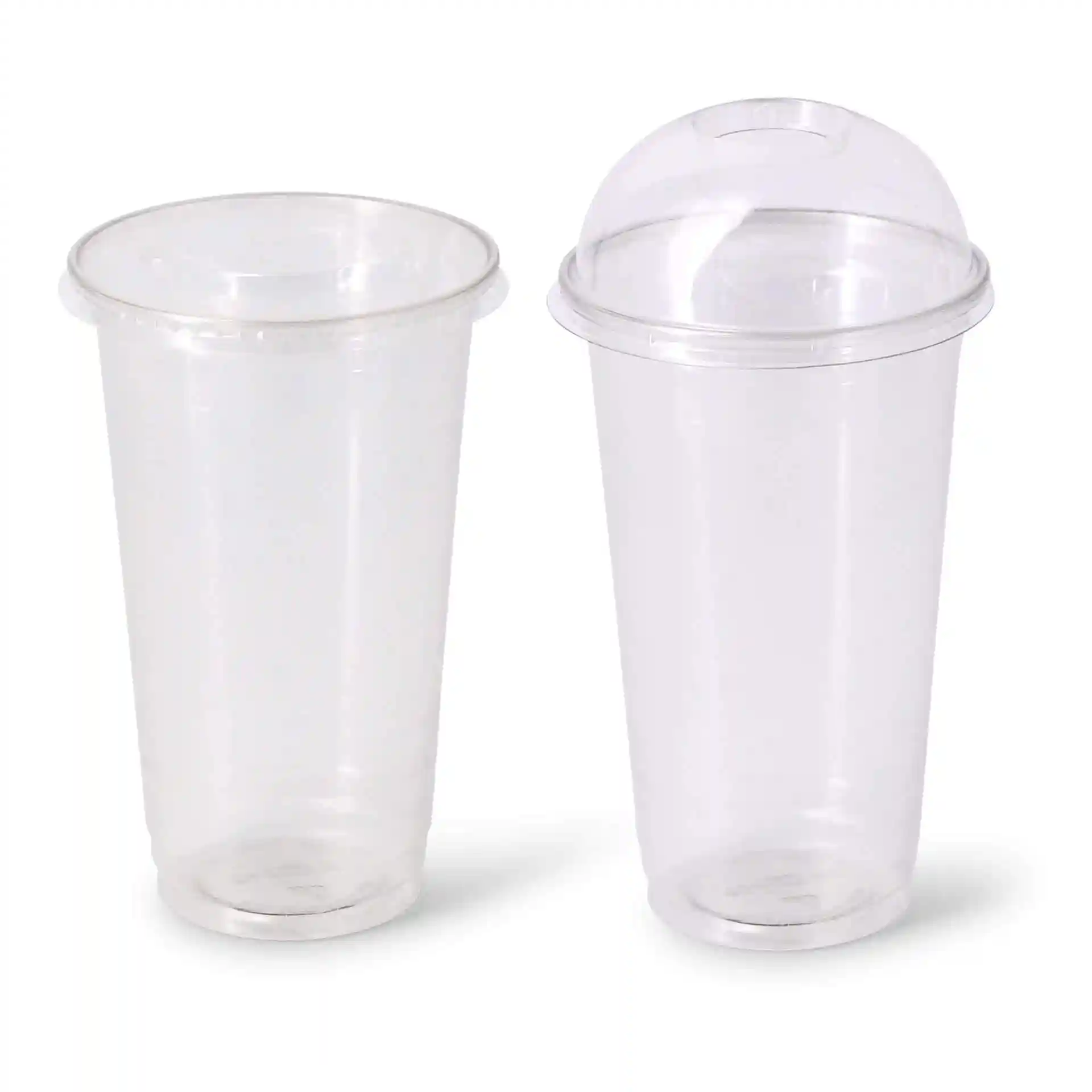Gobelets transparents de 20 oz en rPET, l'un avec un couvercle en dôme, affichés côte à côte.