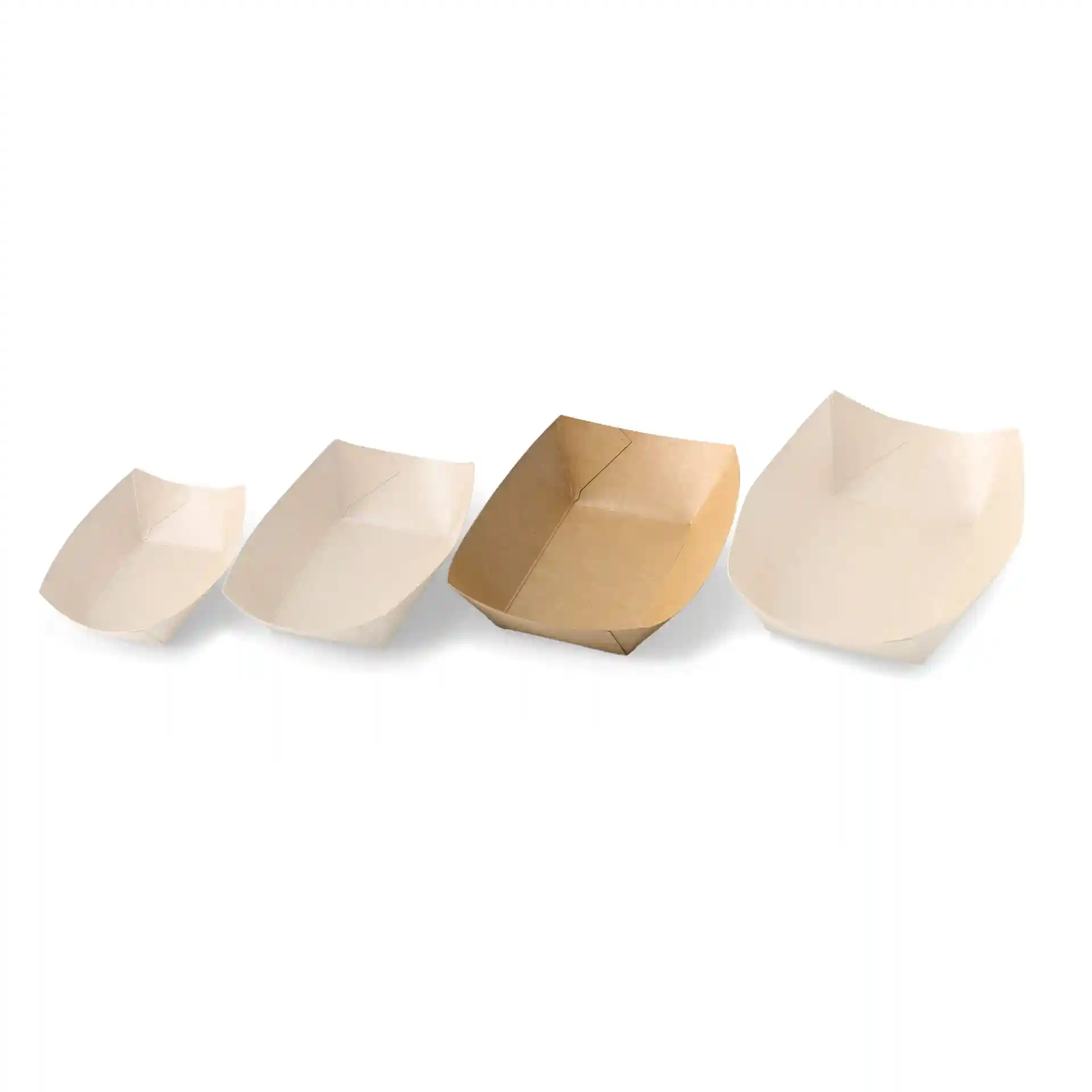 Quatre bols à snacks en carton de tailles variées, deux marron et deux clairs, disposés sur un fond blanc.