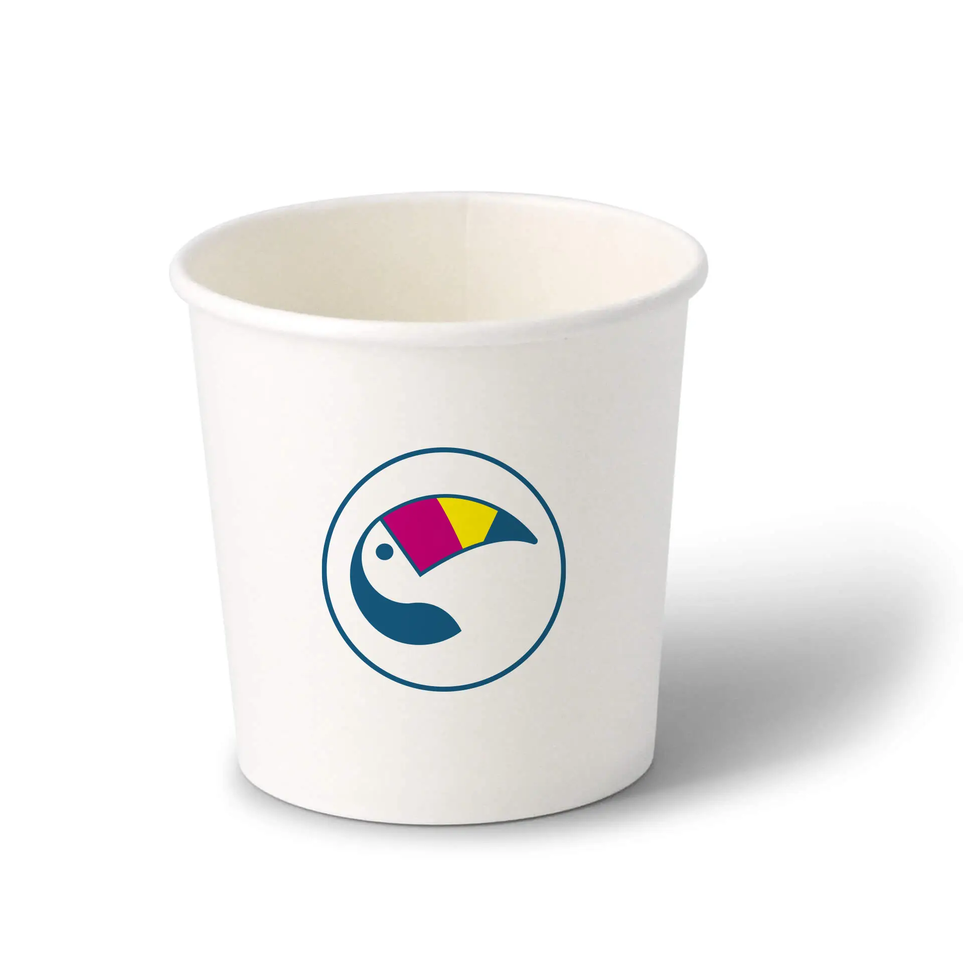 Gobelet blanc à glace avec un logo de toucan coloré, conçu pour servir la glace, avec couvercle sécurisé en option.