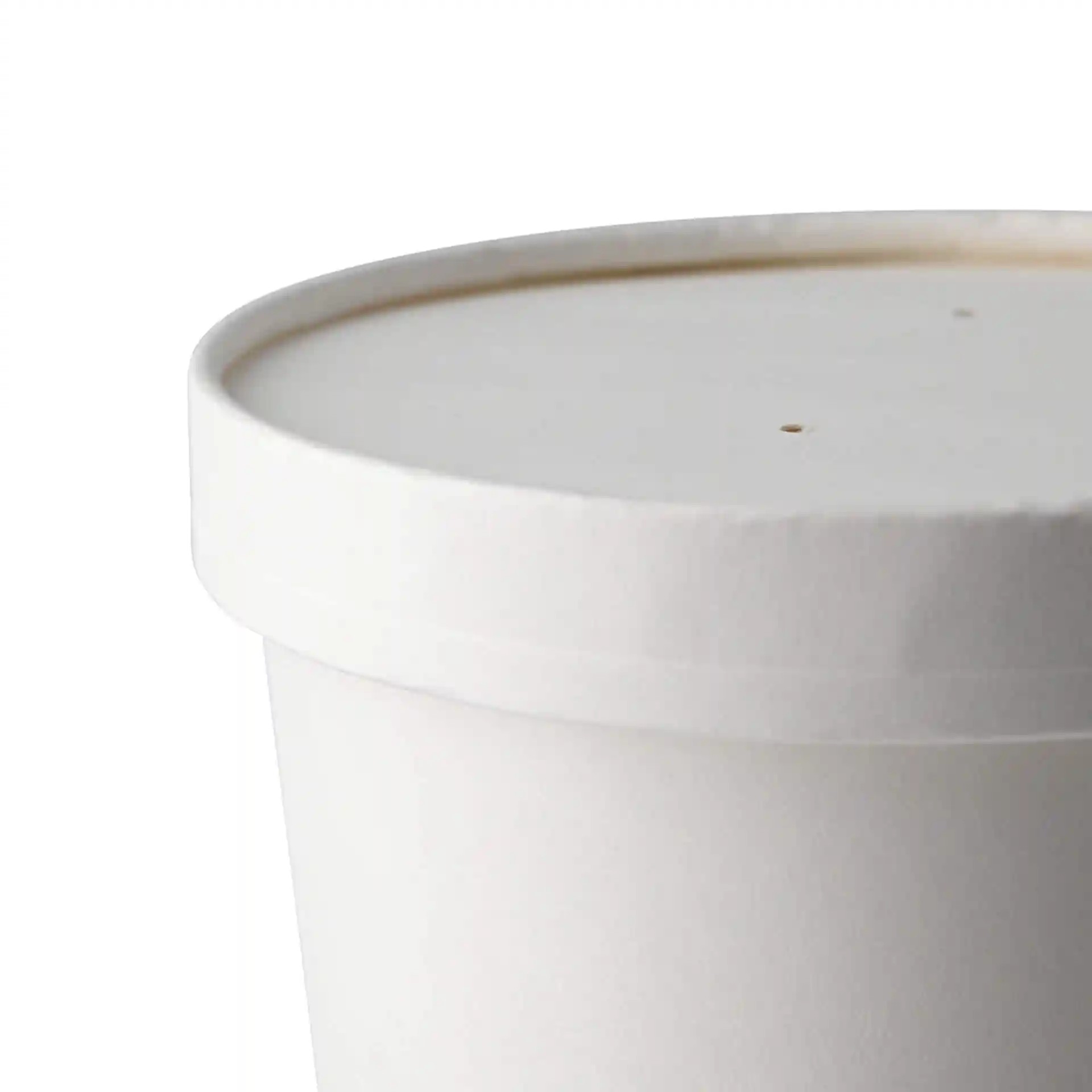 Couvercle en carton blanc de forme ronde, conçu pour des contenants à soupe, avec une surface supérieure lisse.