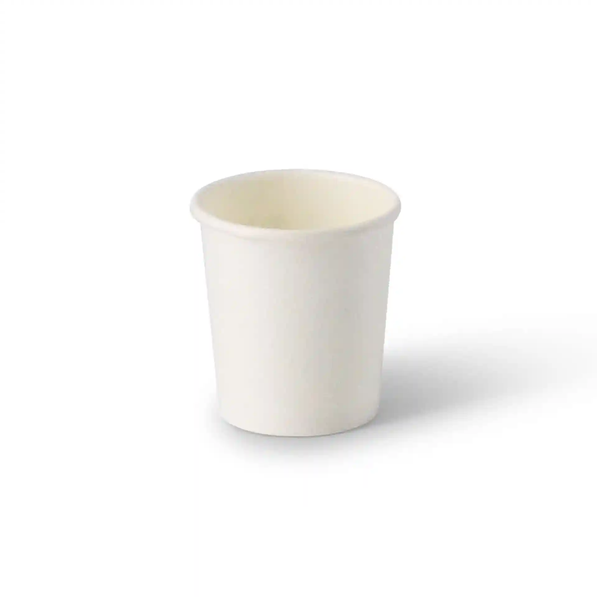 Gobelet en papier blanc, capacité de 20 ml, forme ronde avec surface enduite, présenté sur un fond uni.