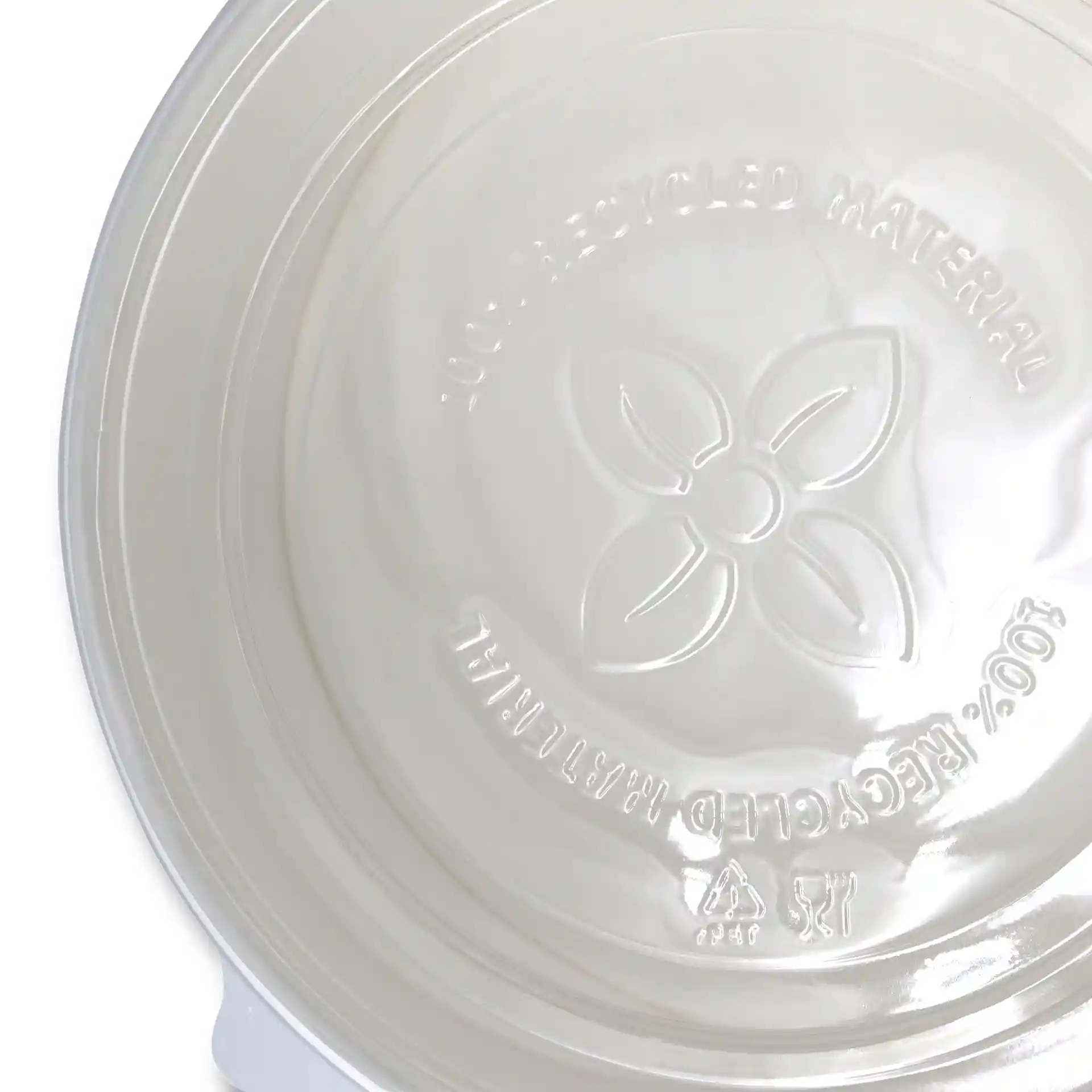 Couvercle rond transparent en rPET, montrant des marquages en relief sur la surface intérieure.
