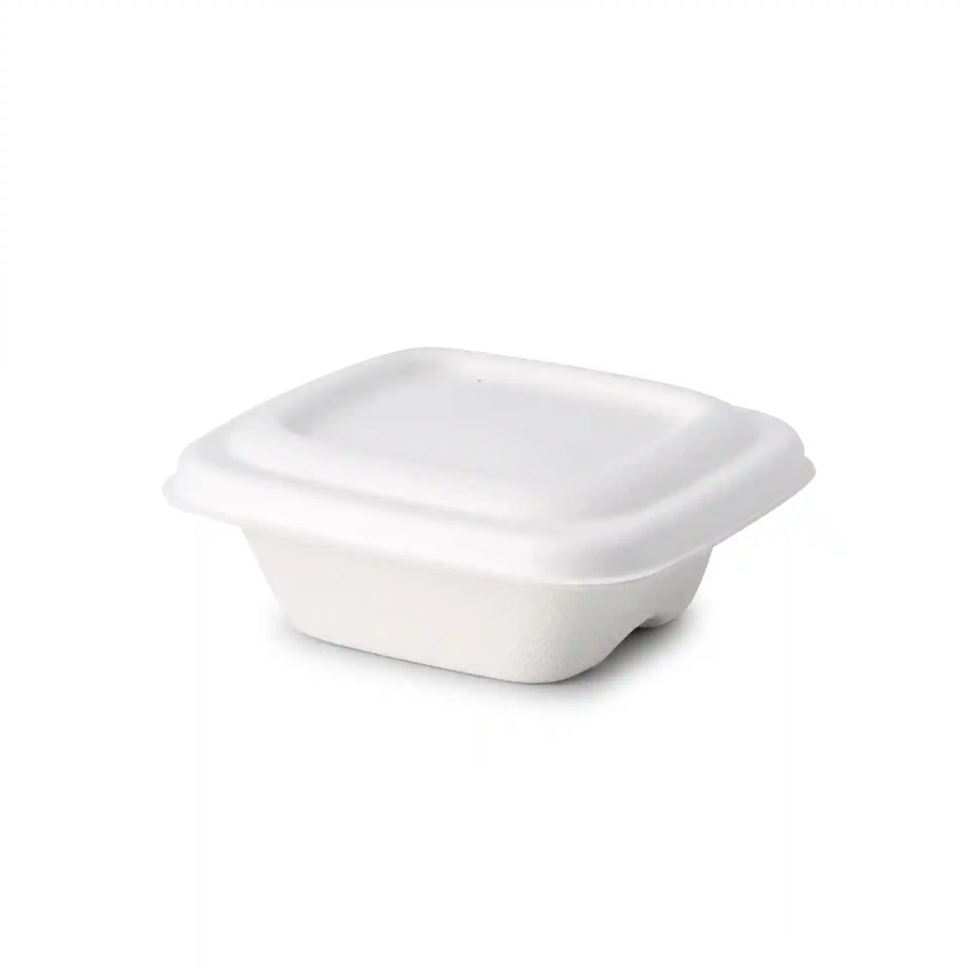 Gobelet carré blanc en canne à sucre, mesurant 81 x 81 x 27 mm, avec un couvercle plat.