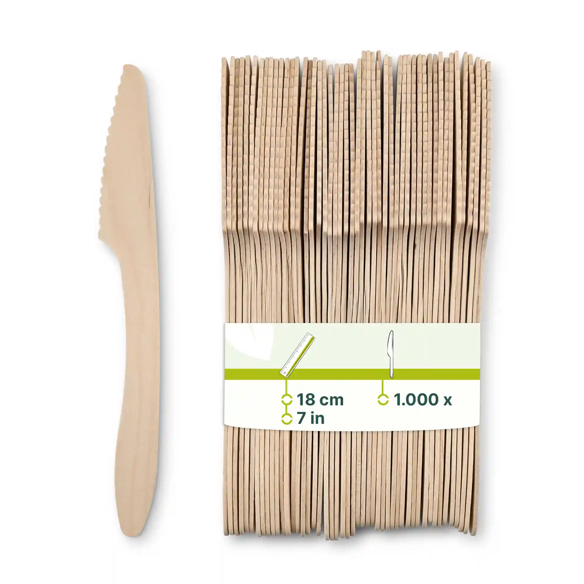 Couteau en bois avec une lame dentée, long de 18 cm, à côté d'un ensemble de plusieurs couteaux similaires.