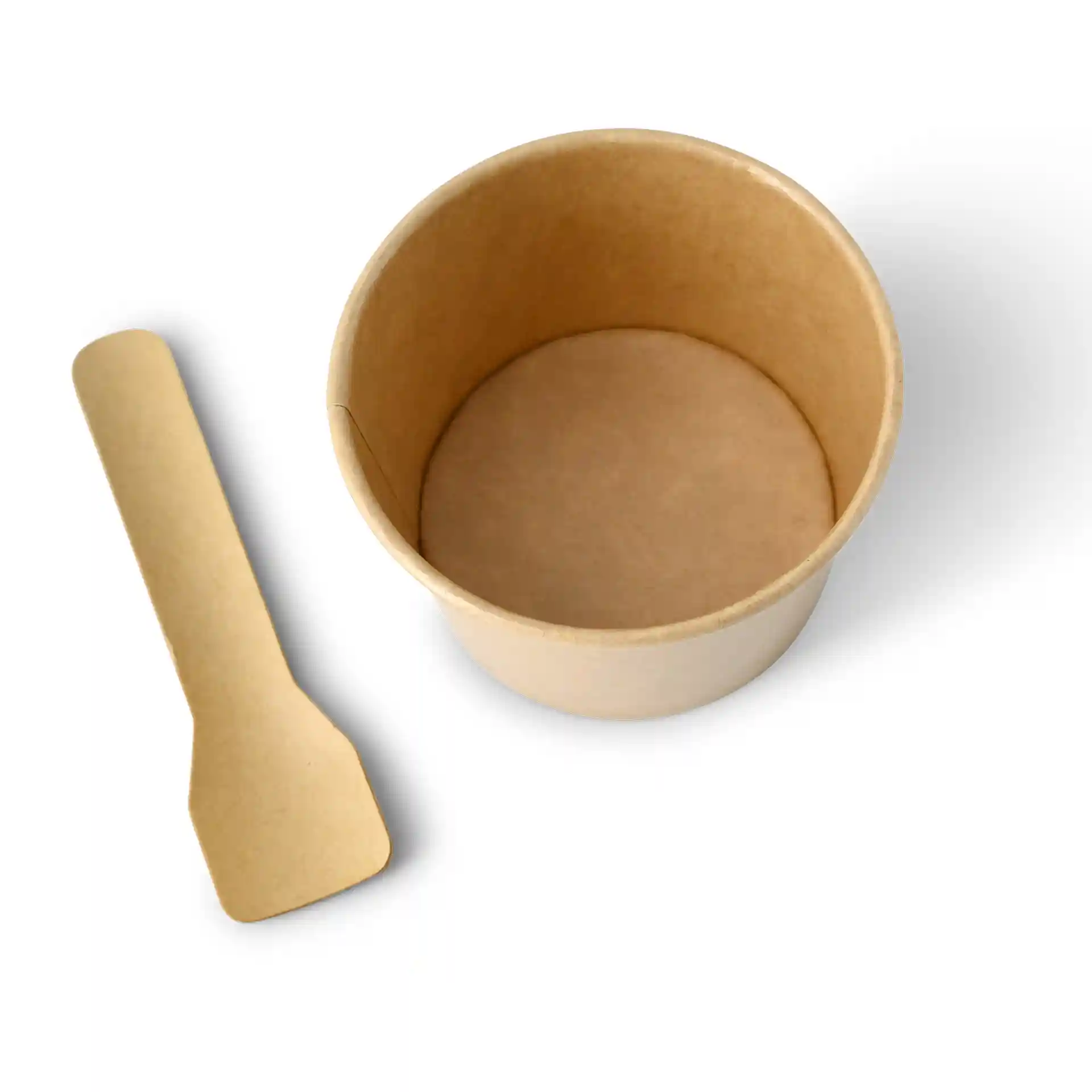 Gobelet en carton brun pour glace d'un diamètre de 76 mm avec une cuillère en bois à côté.