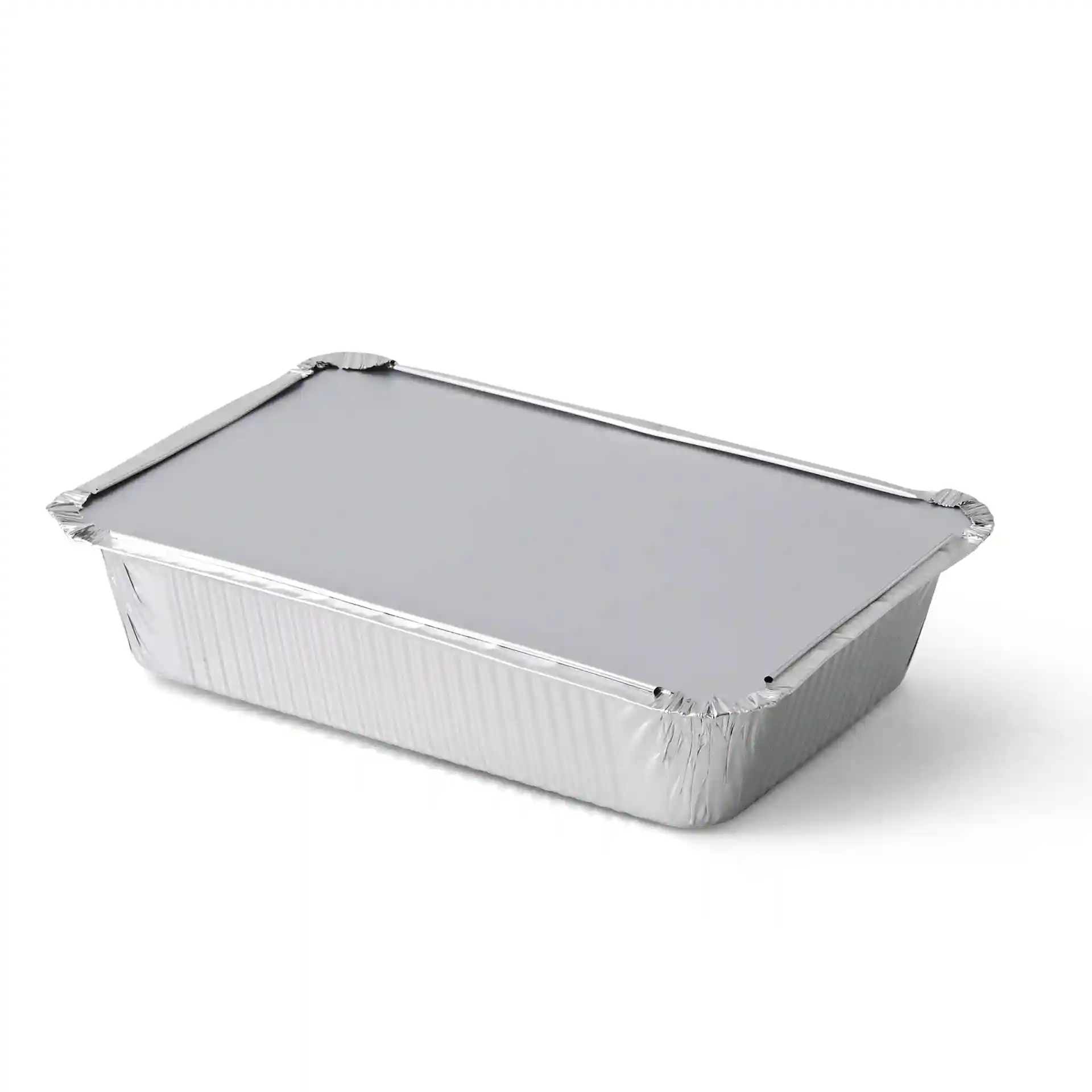 Conteneur en aluminium rectangulaire mesurant 21,4 x 14,9 x 4,3 cm avec un couvercle plat et des côtés striés.