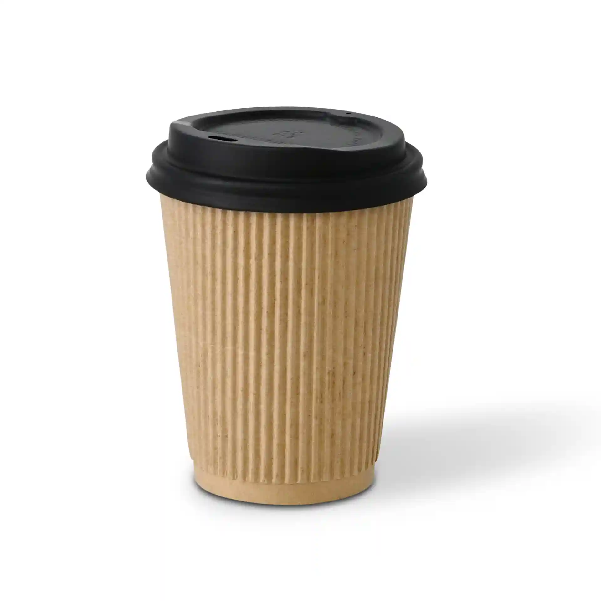 Gobelet en ribbed marron avec couvercle noir, capacité de 12 oz, mesurant 112 mm de hauteur et 90 mm de diamètre.