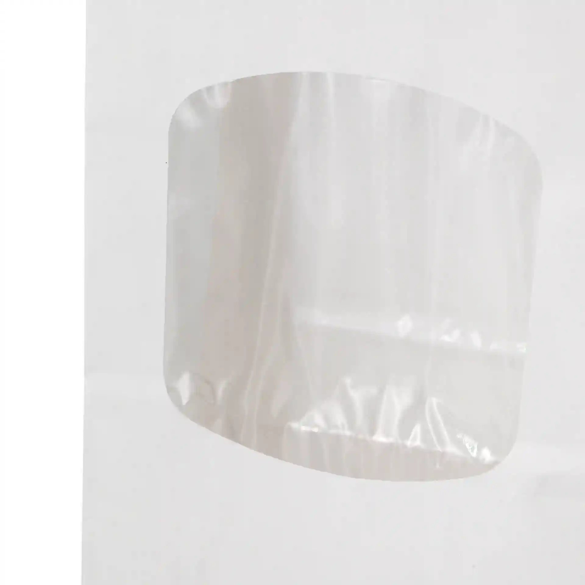 Sac à fond plat blanc avec fenêtre transparente, mesurant 9 x 4,5 x 26 cm, en film PP.
