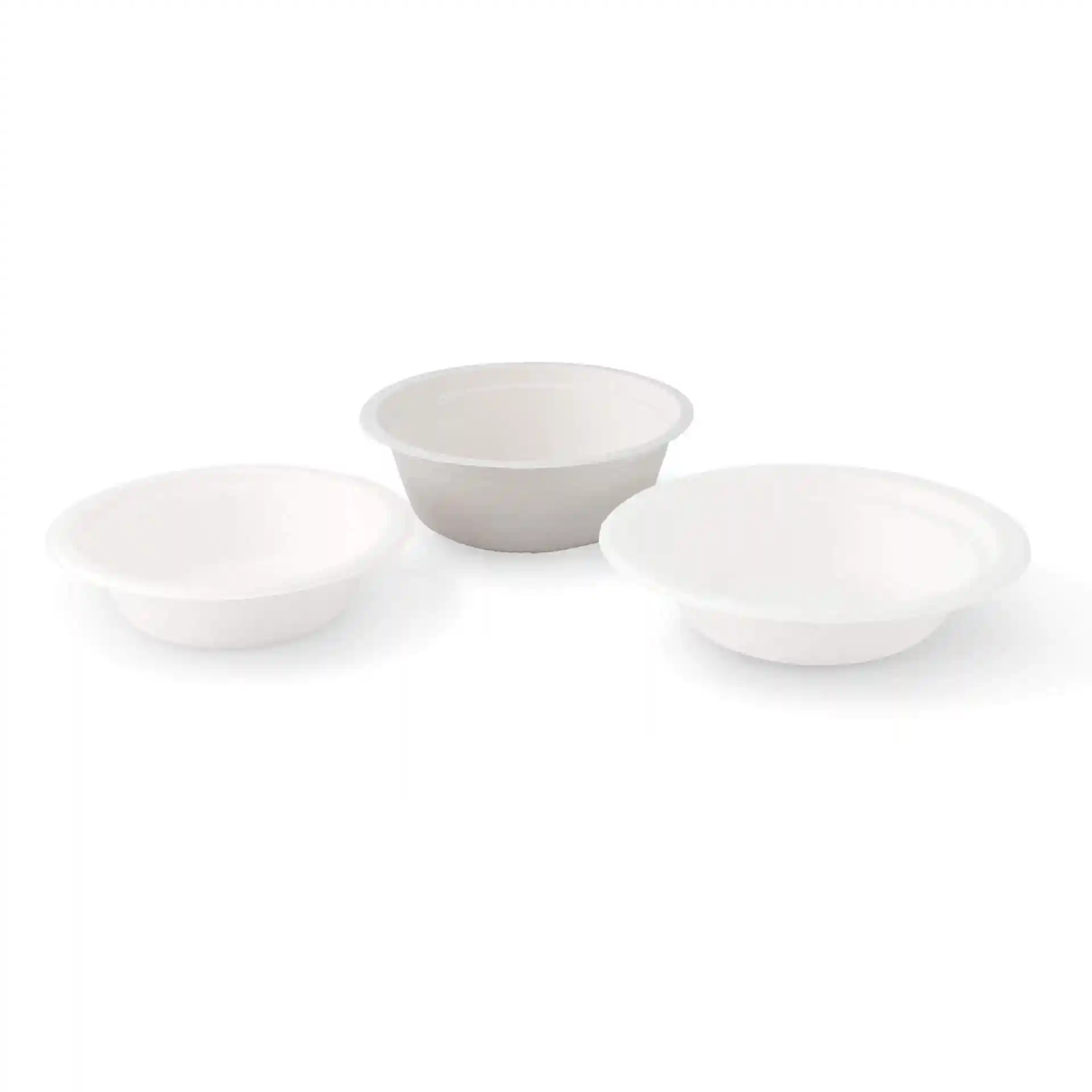 Trois bols ronds en canne à sucre blancs, dont un avec une teinte grise, variant en profondeur et en diamètre.