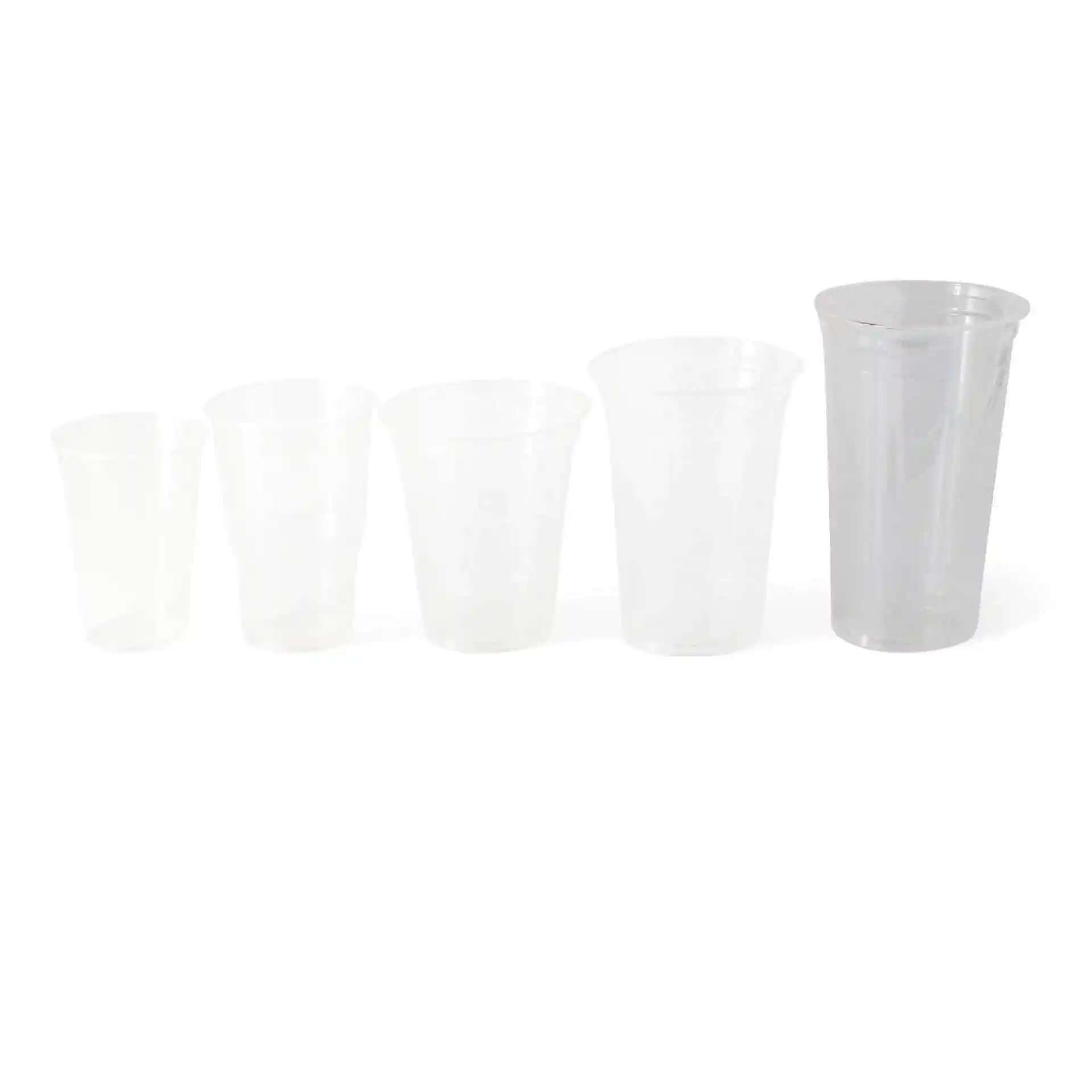Ensemble de cinq gobelets en plastique transparent de tailles variées, disposés du plus petit au plus grand.