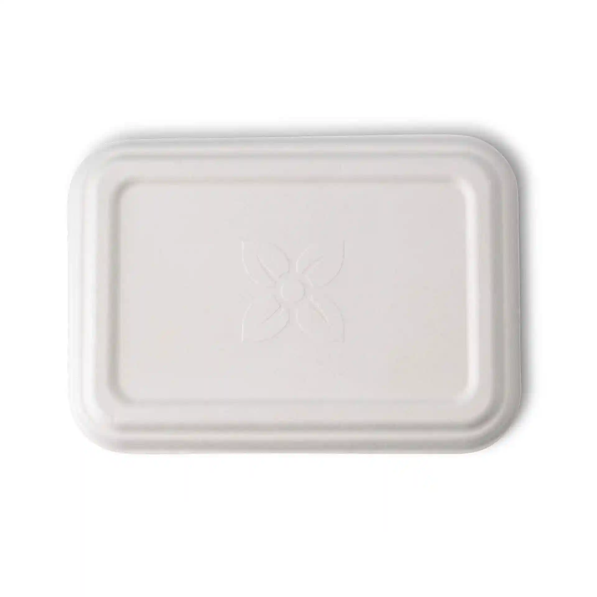 Couvercle rectangulaire en canne à sucre blanc mesurant 17 x 12 cm avec un design floral en relief.