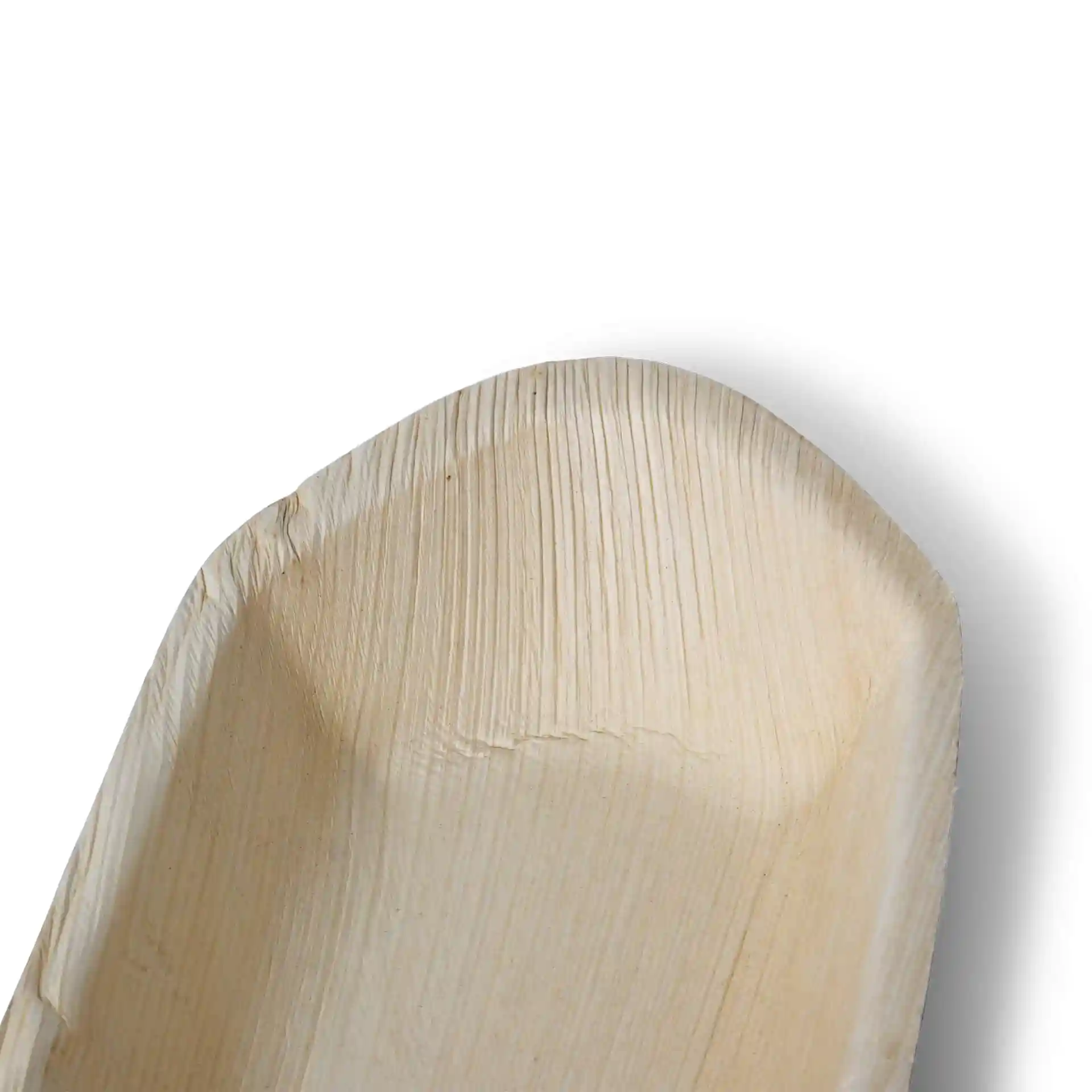 Bateau en feuille de palmier profond avec texture en grain, mesurant 20 cm de long et 11,8 cm de large.