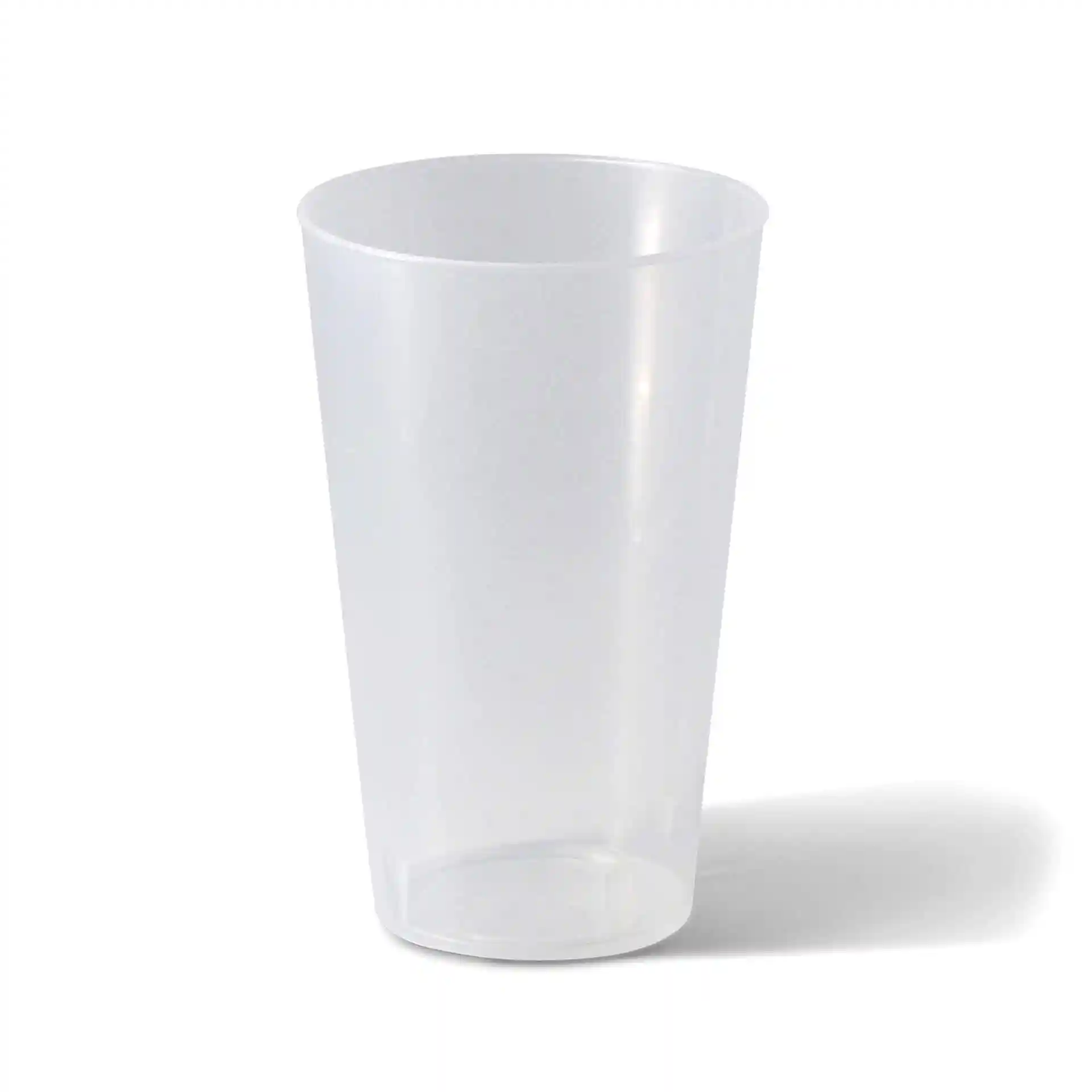 Gobelet réutilisable transparent d'une hauteur de 131 mm et d'un diamètre de 85 mm en haut.