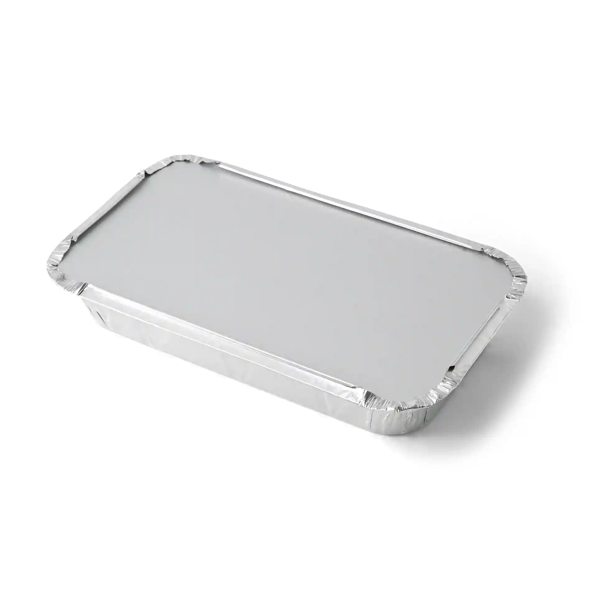 Couvercle en carton aluminium pour un conteneur rectangulaire en aluminium de 650 ml, présenté sur un fond uni.
