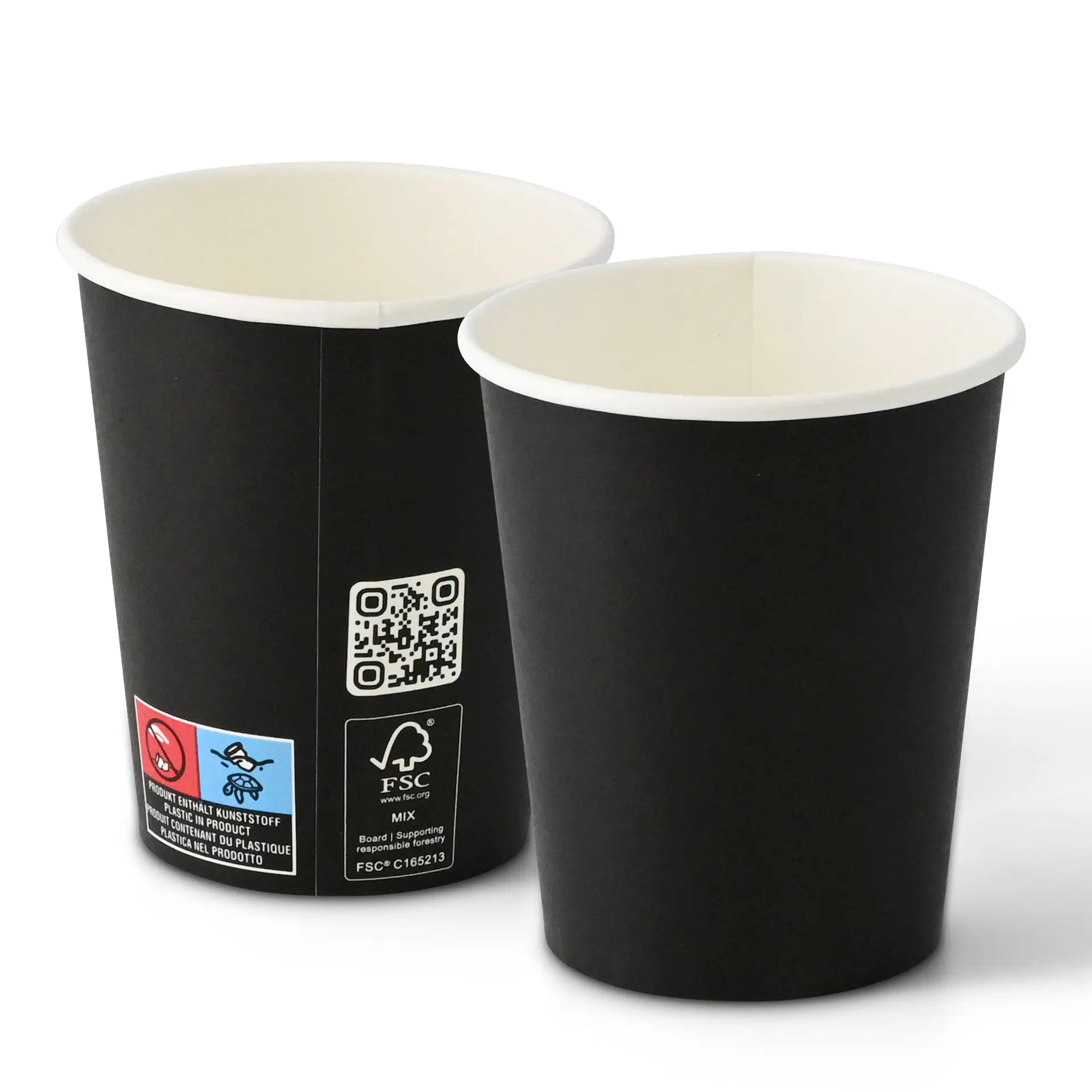 Un gobelet en papier noir à paroi simple avec un revêtement en PLA ; un autre gobelet similaire en arrière-plan. Présente une étiquette avec des marquages.