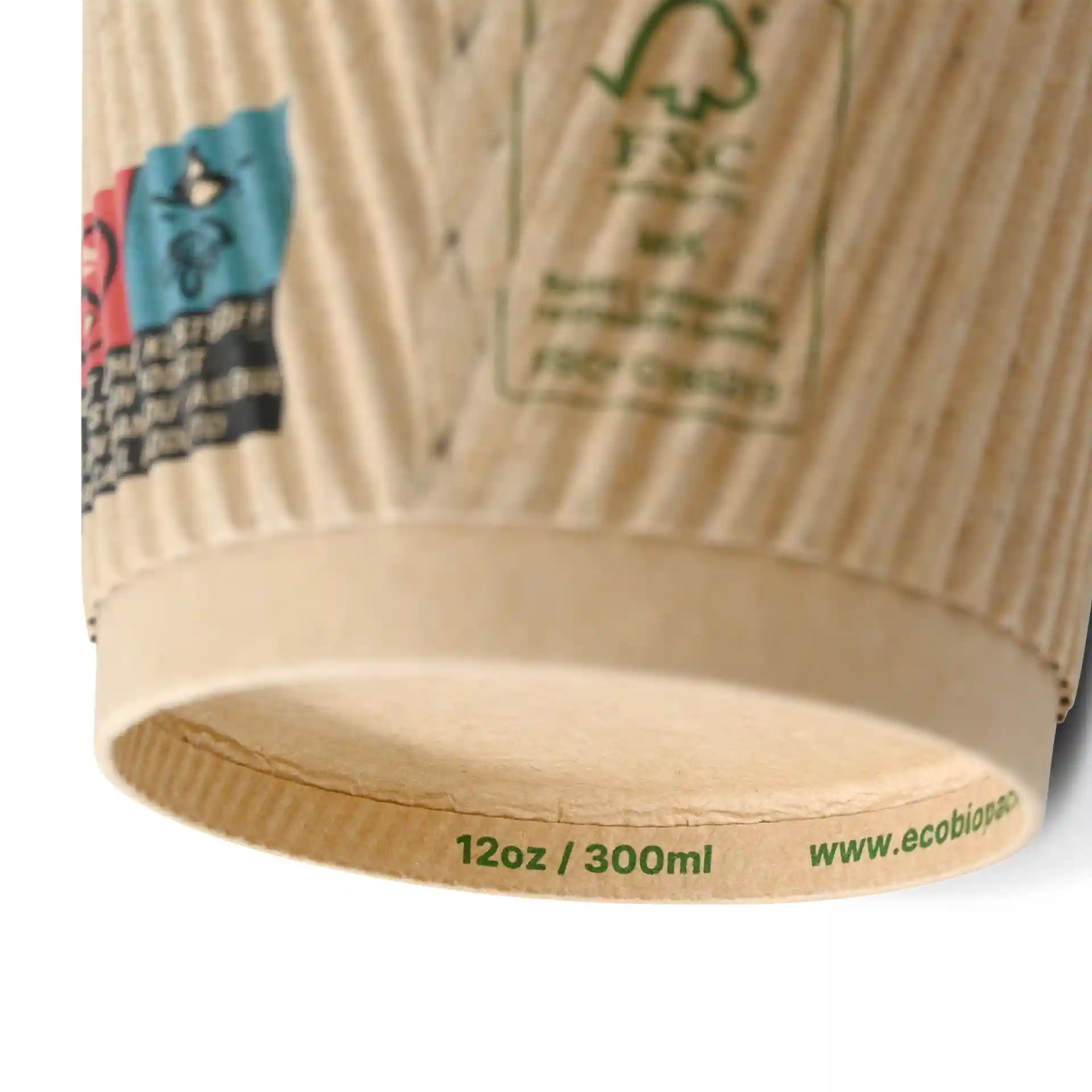 Gobelet en kraft à rainures avec un diamètre de 90 mm et un fond imprimé indiquant une capacité de 12 oz / 300 ml.