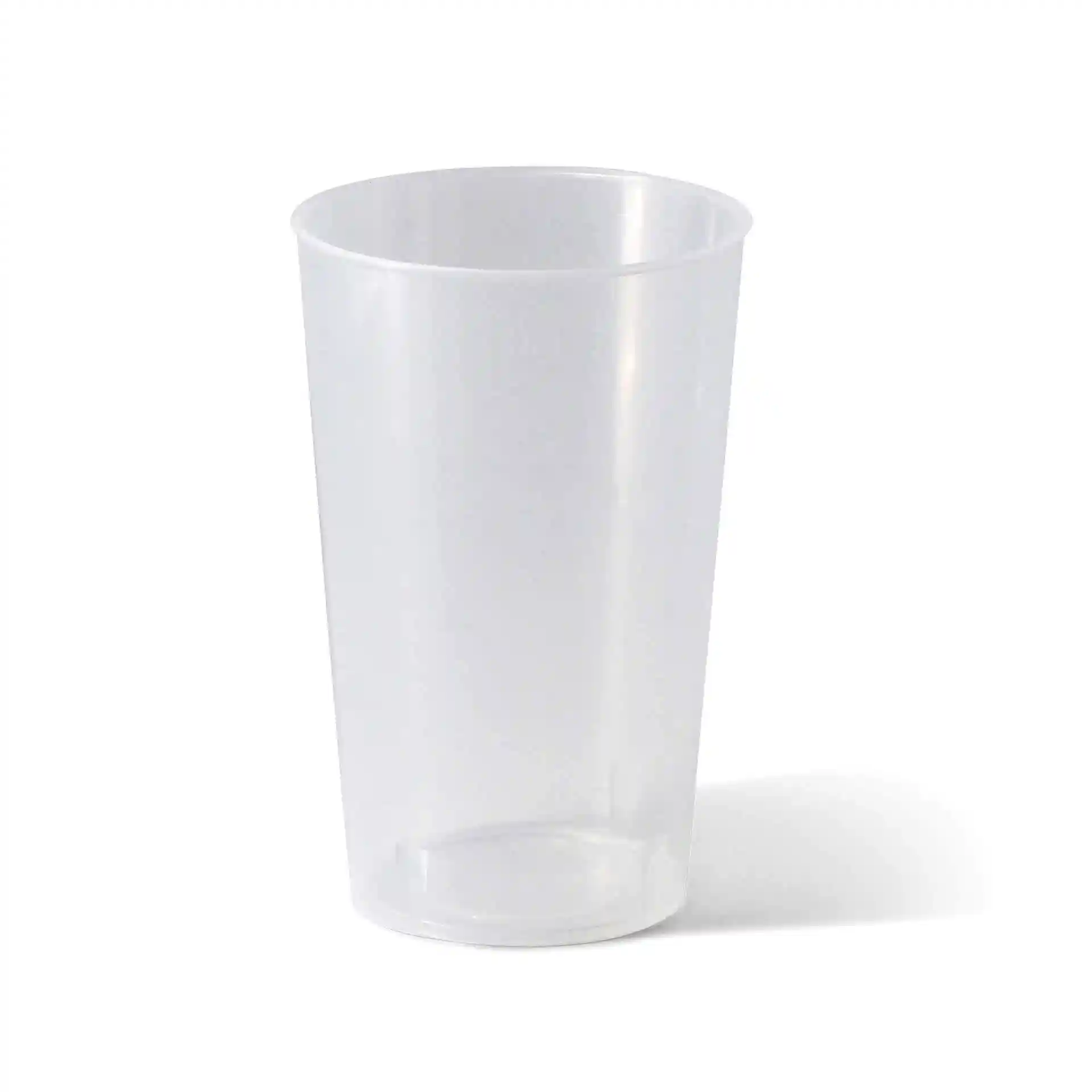 Gobelet réutilisable transparent d'une hauteur de 138 mm et d'un diamètre supérieur de 90 mm.