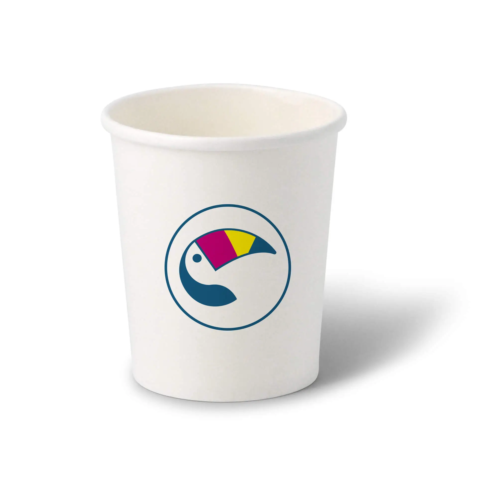 Gobelet à glace blanc avec un logo circulaire coloré, conçu pour contenir de la glace et un couvercle optionnel.