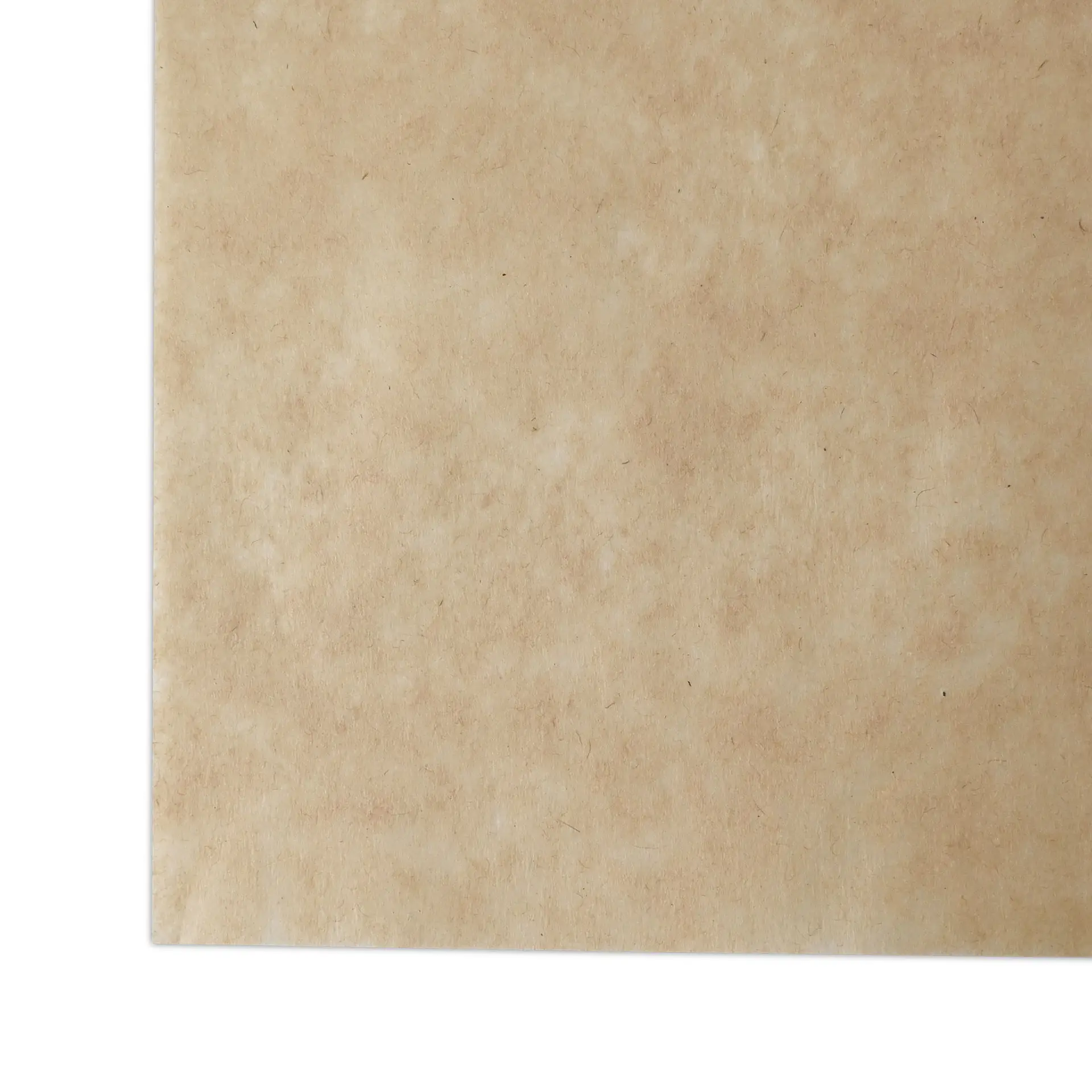 Papier d'emballage kraft brun (18 x 25 cm) adapté aux aliments chauds, froids et gras sur une surface claire.